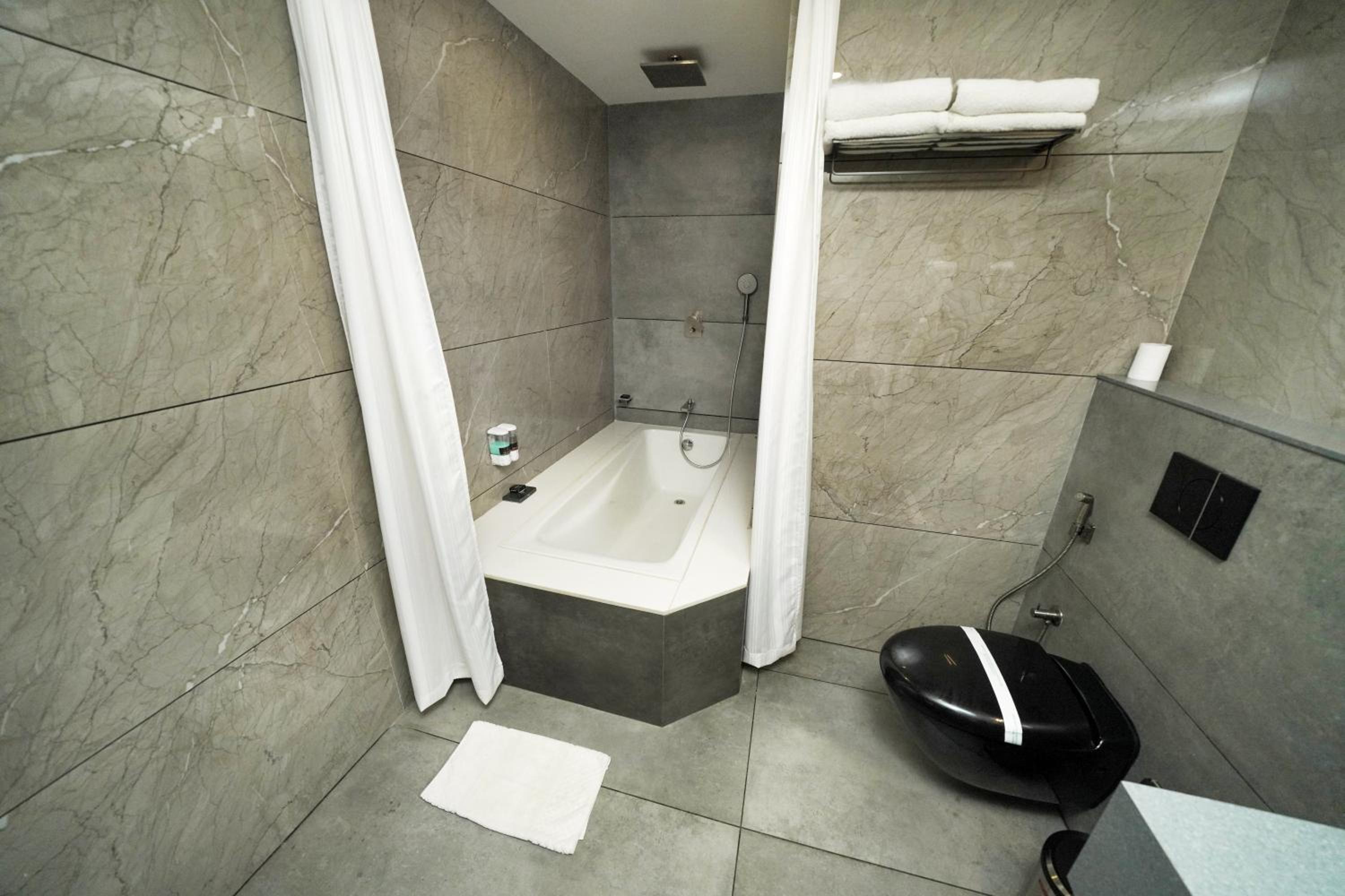 Suite with 15% off on session of 60 mins Spa Suite with 15% off on session of 60 mins Spa