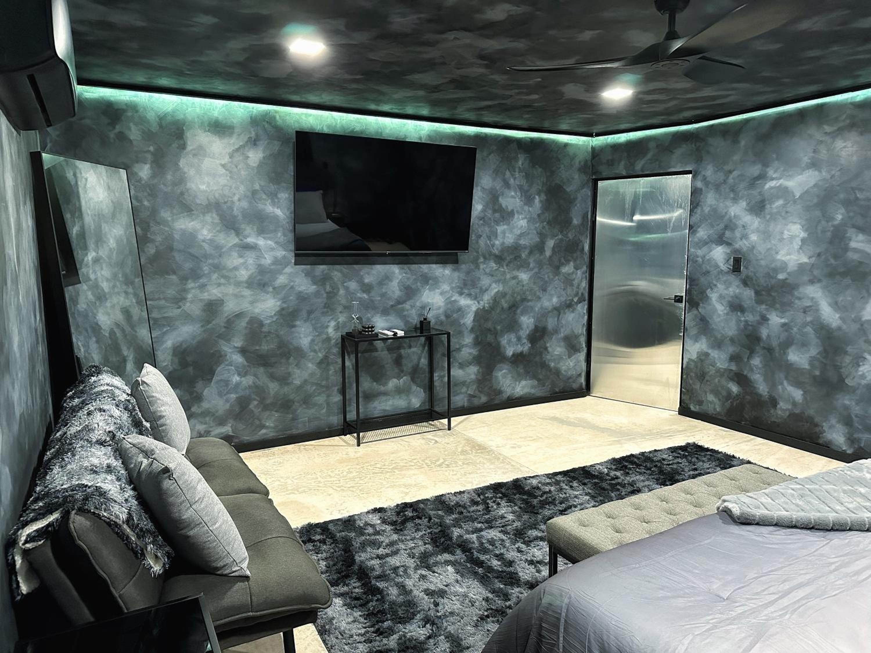 Two-Bedroom House photo 2