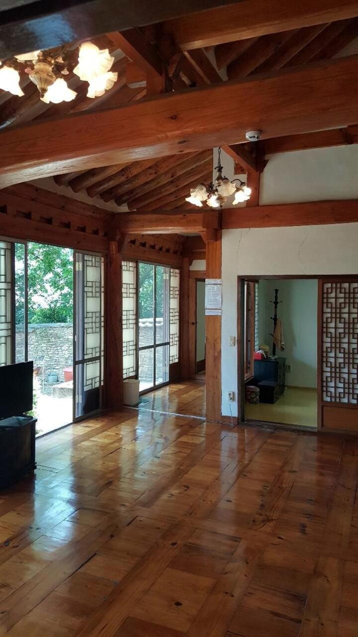 Large Twin Room photo 1