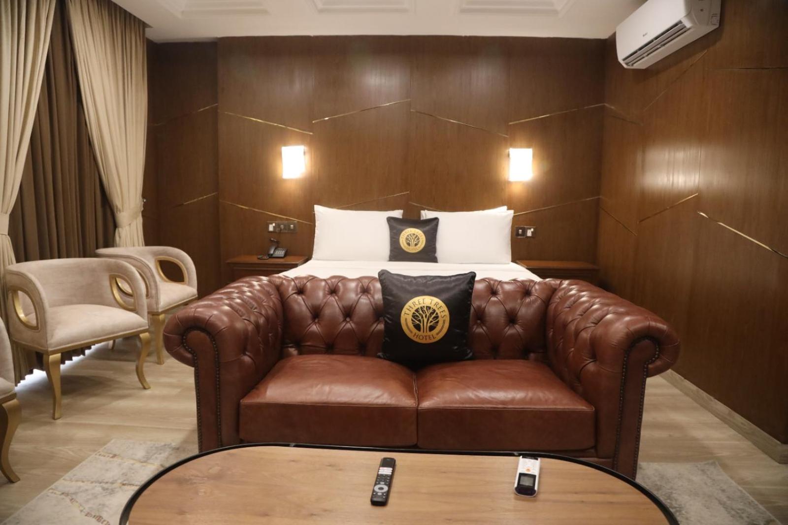 Deluxe King Room photo 1