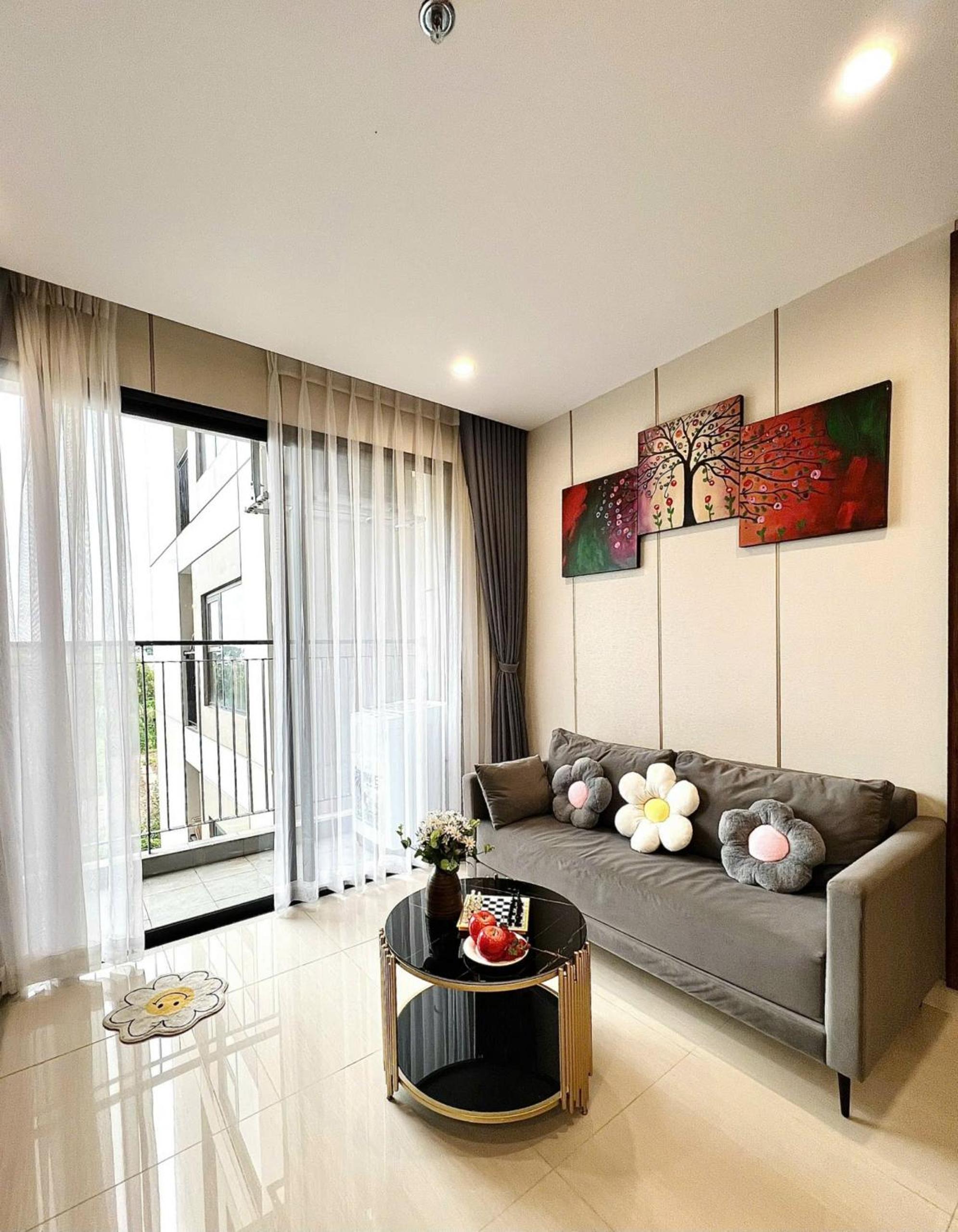 One-Bedroom Apartment photo 1