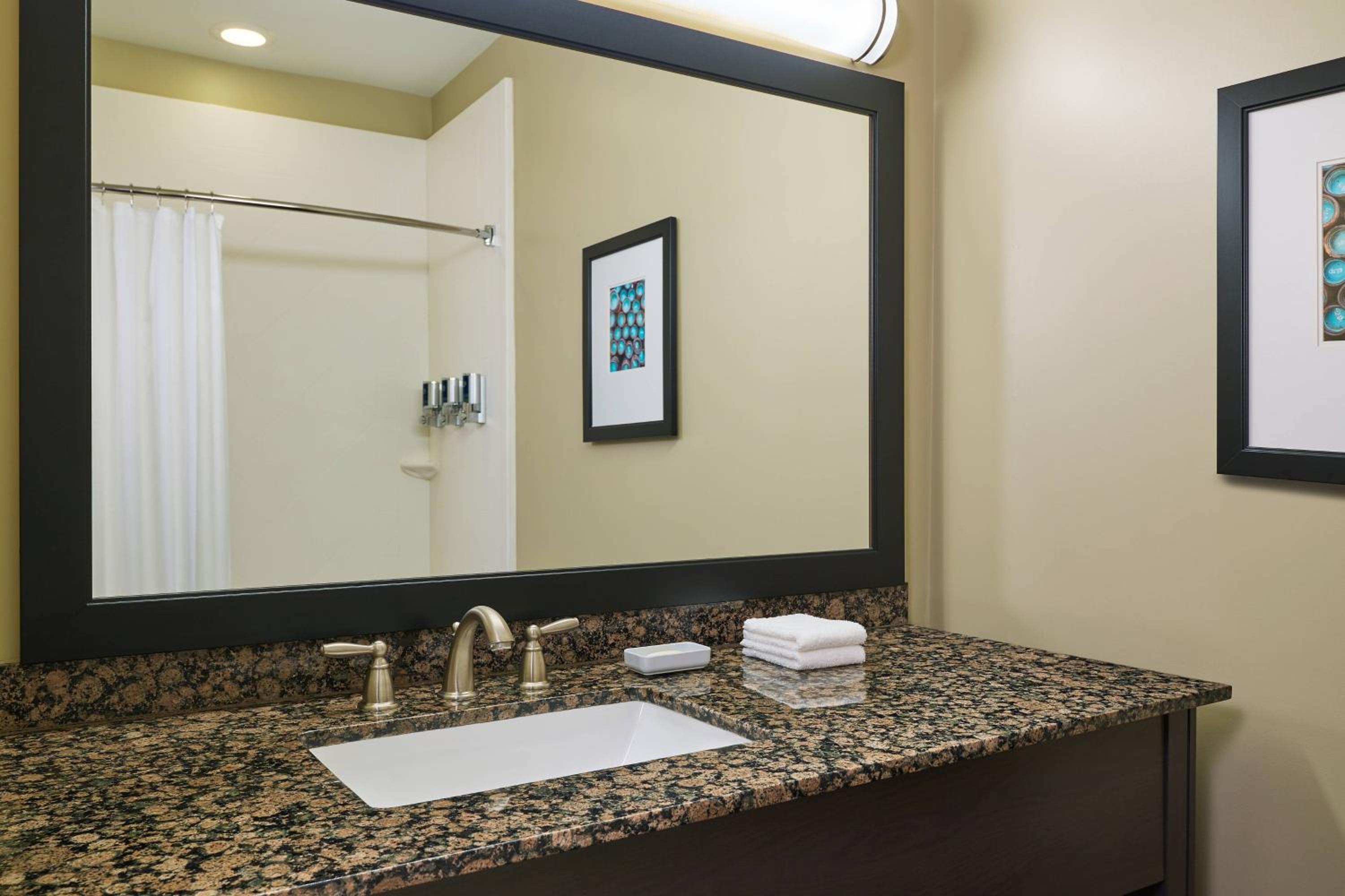 Queen Suite photo 2