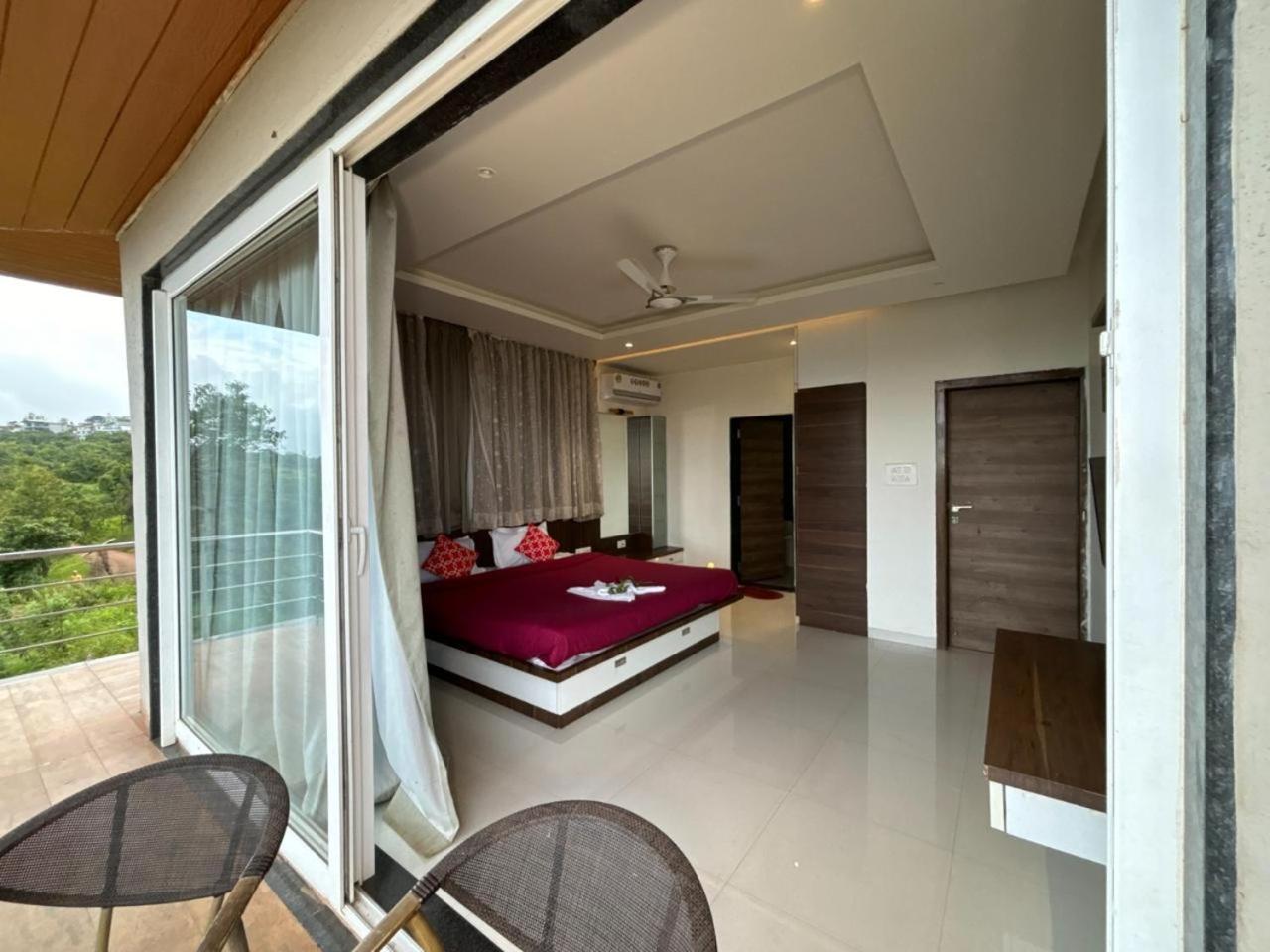 Superior King Room photo 1