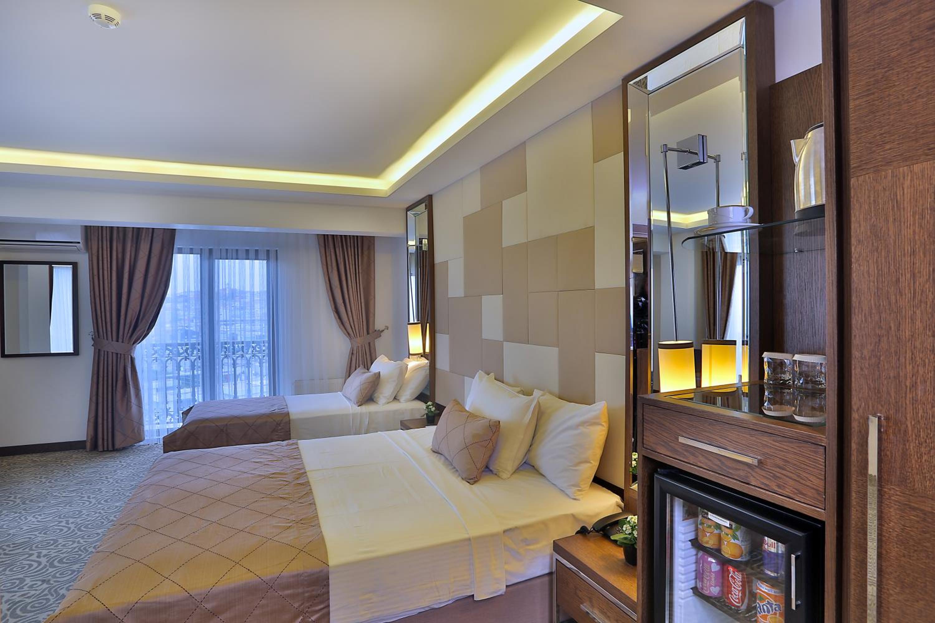 Deluxe Triple Room with Sea View