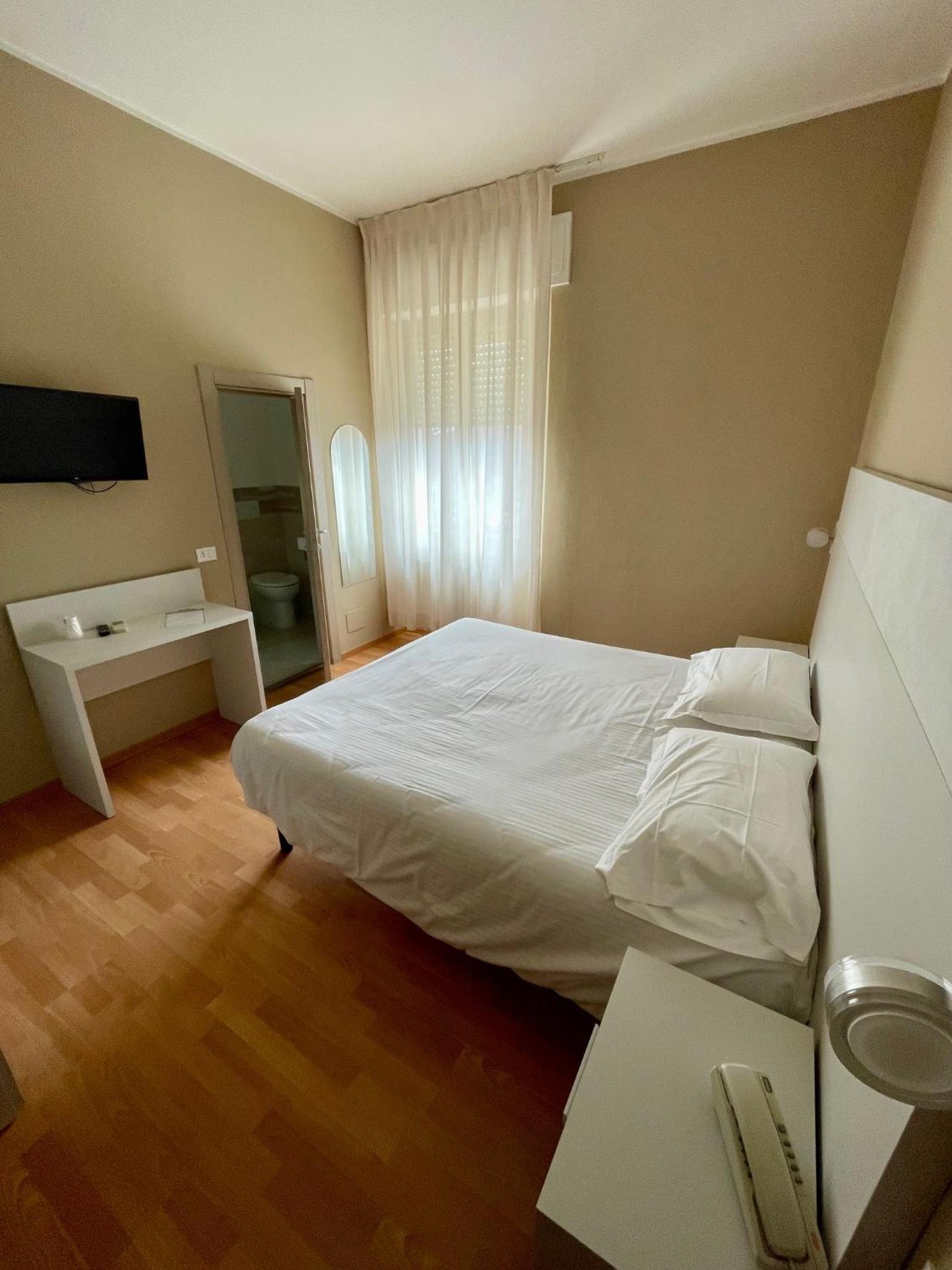 Single Room photo 2