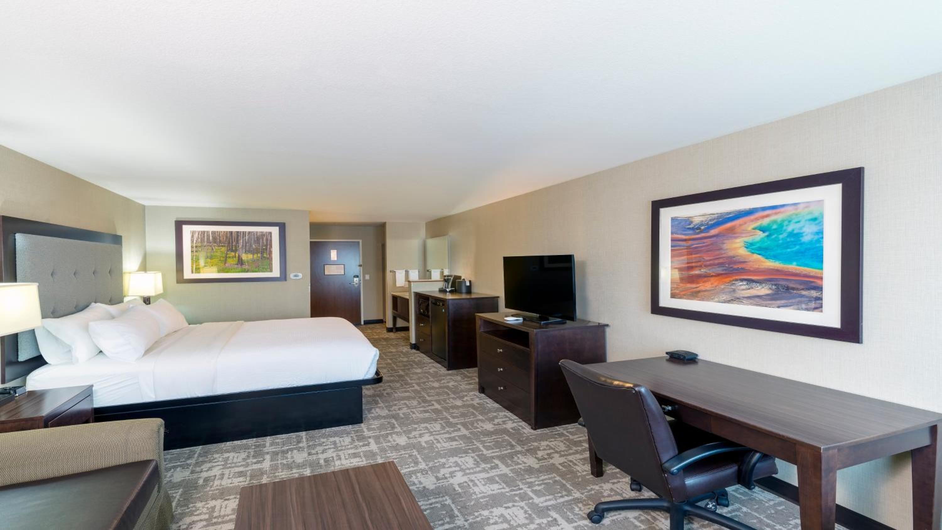 Standard King Room photo 3