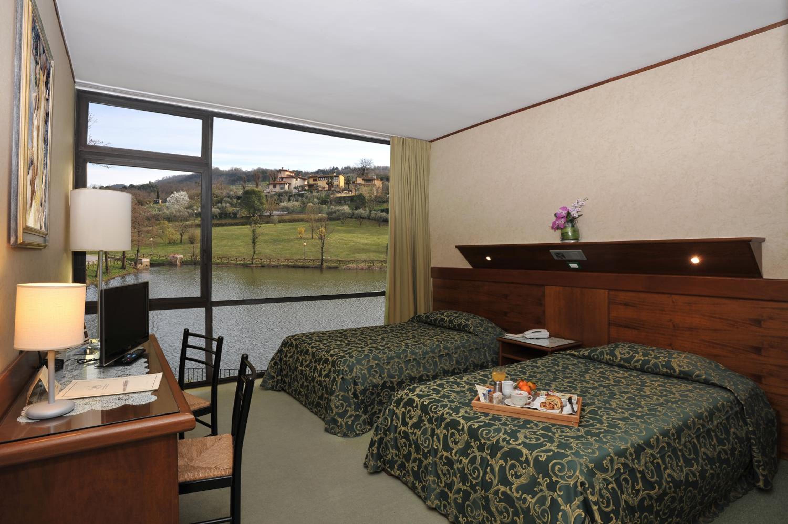 Double or Twin Room with Lake View