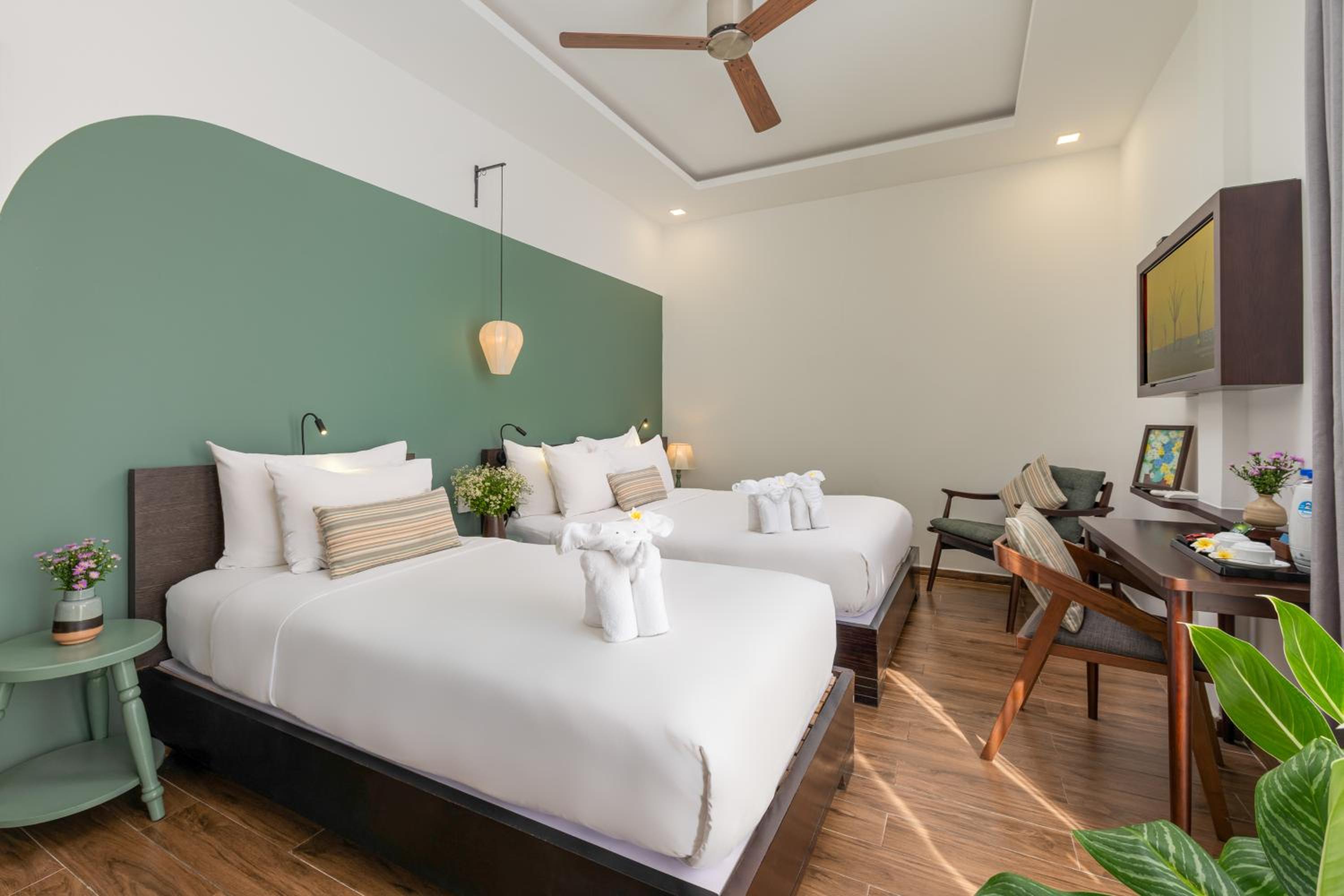 Deluxe Triple Room with Balcony