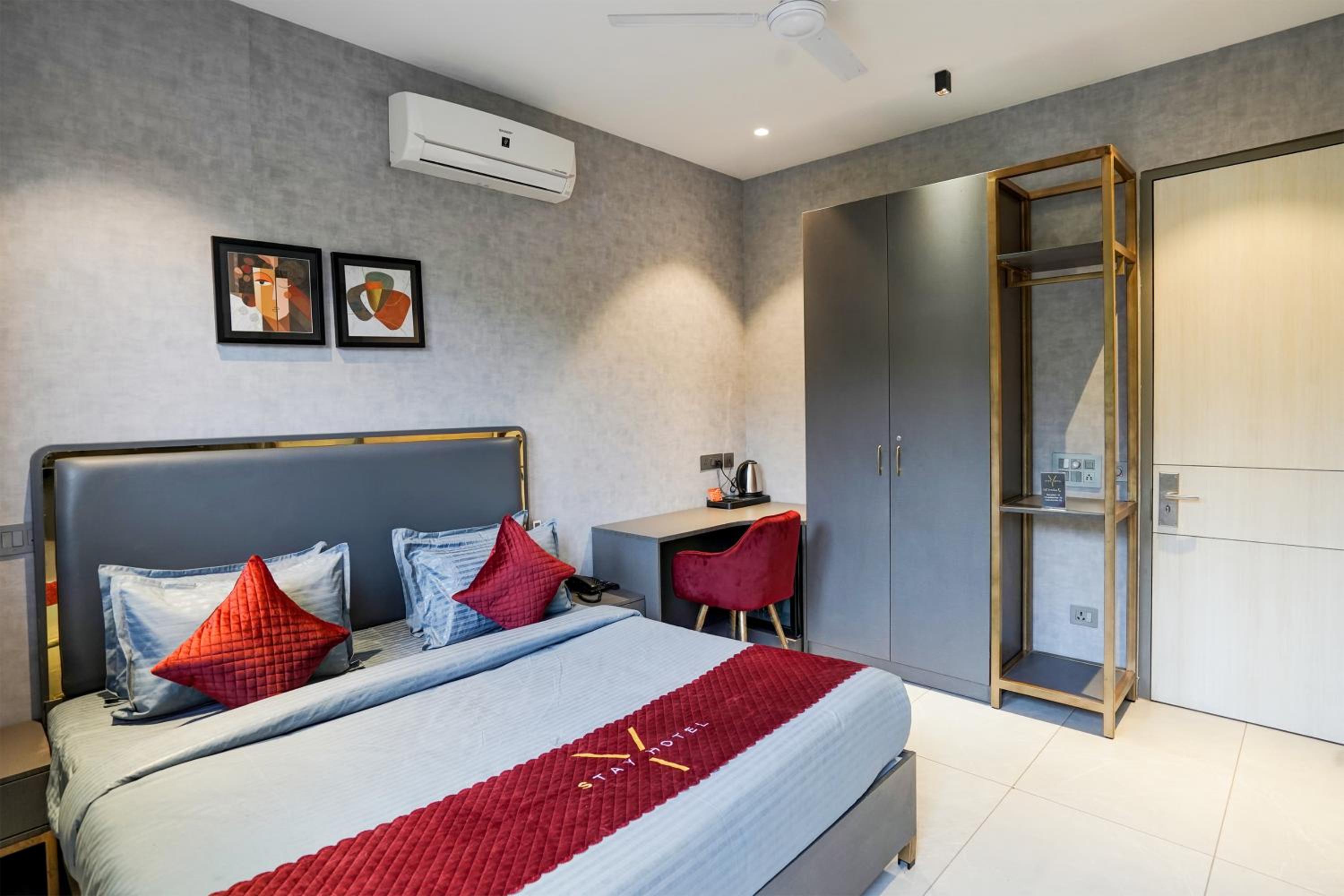 King Room With Balcony