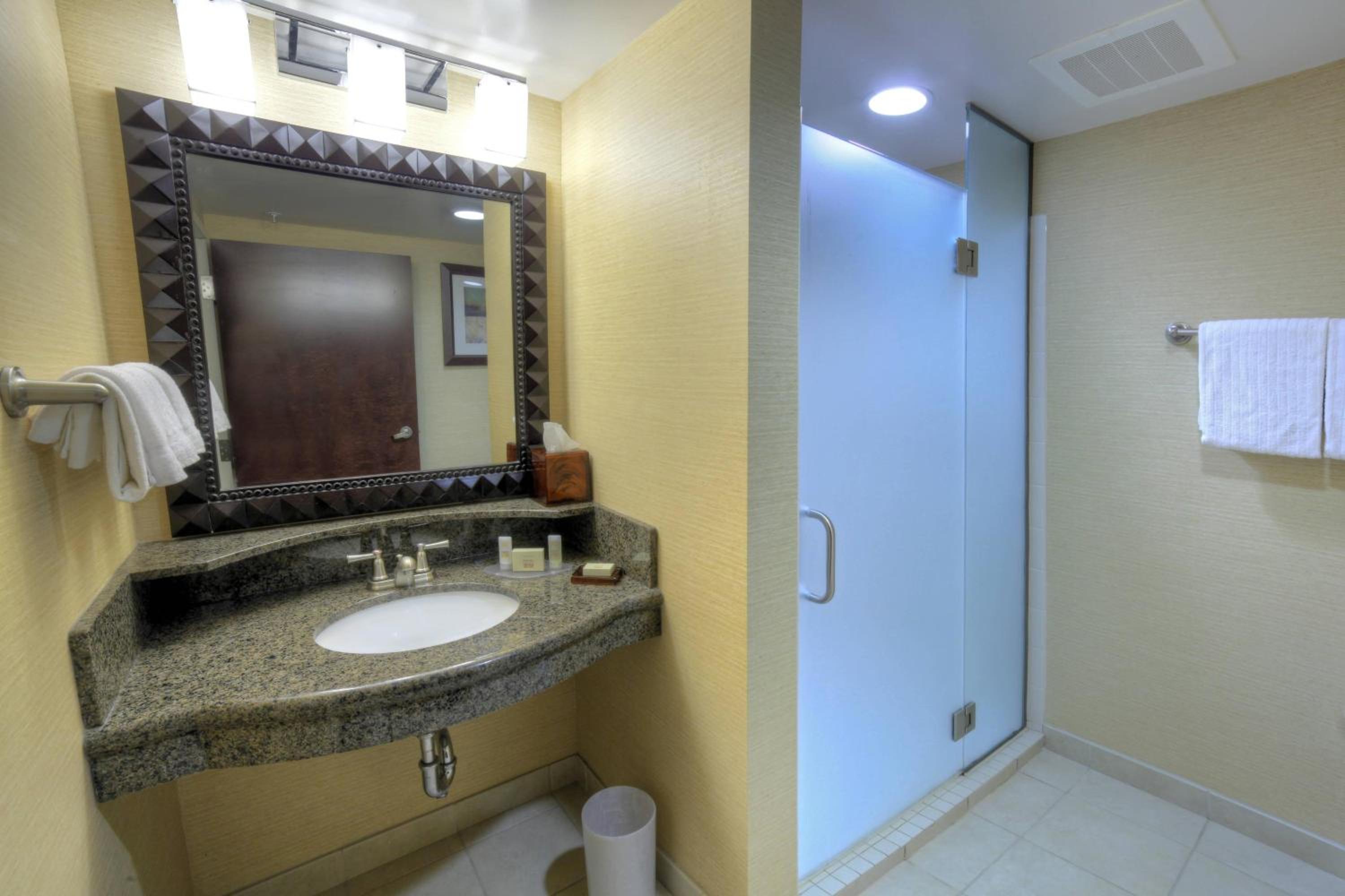 King Room with Spa Bath - Photo 2