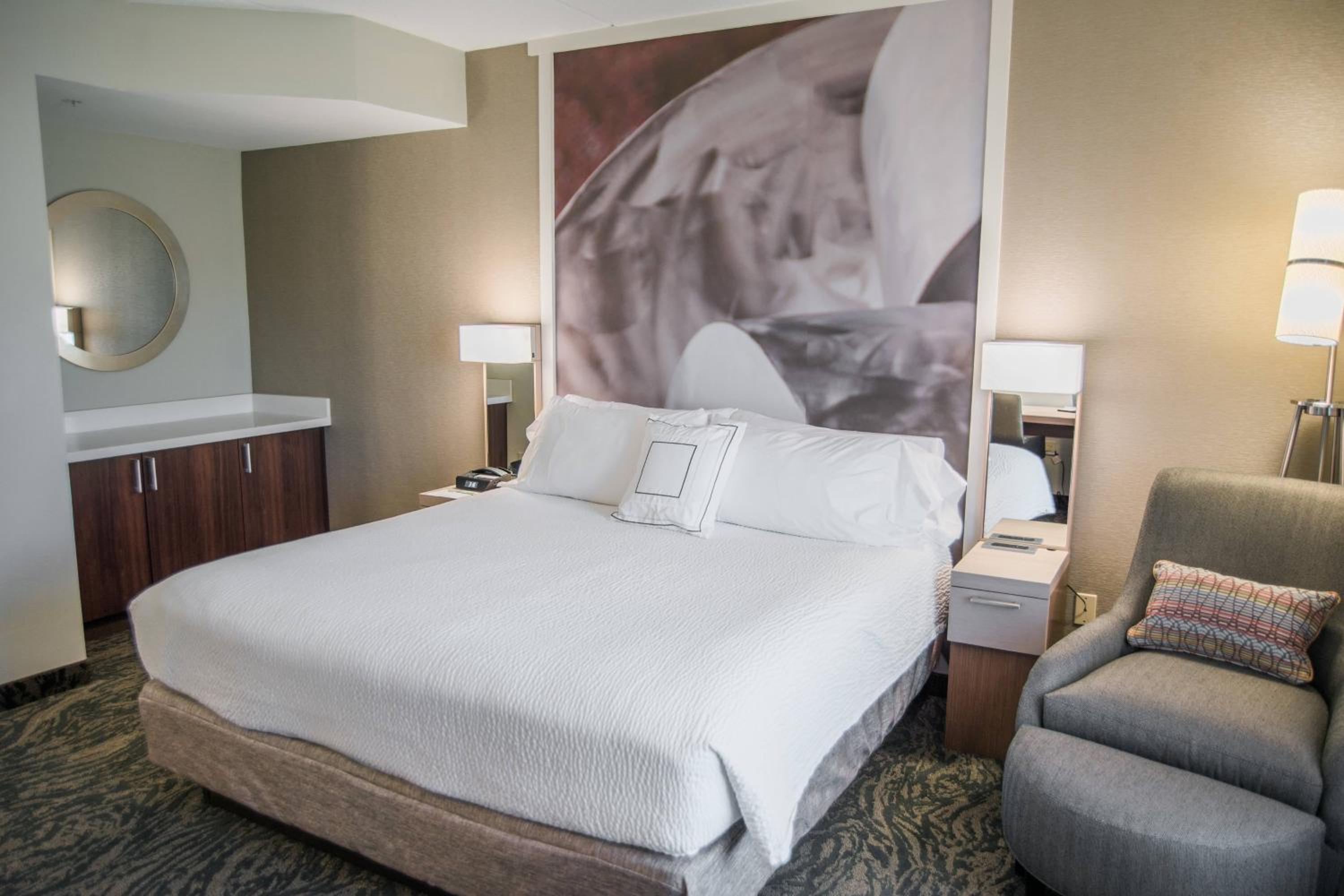 Larger Guest room, 1 King photo 2
