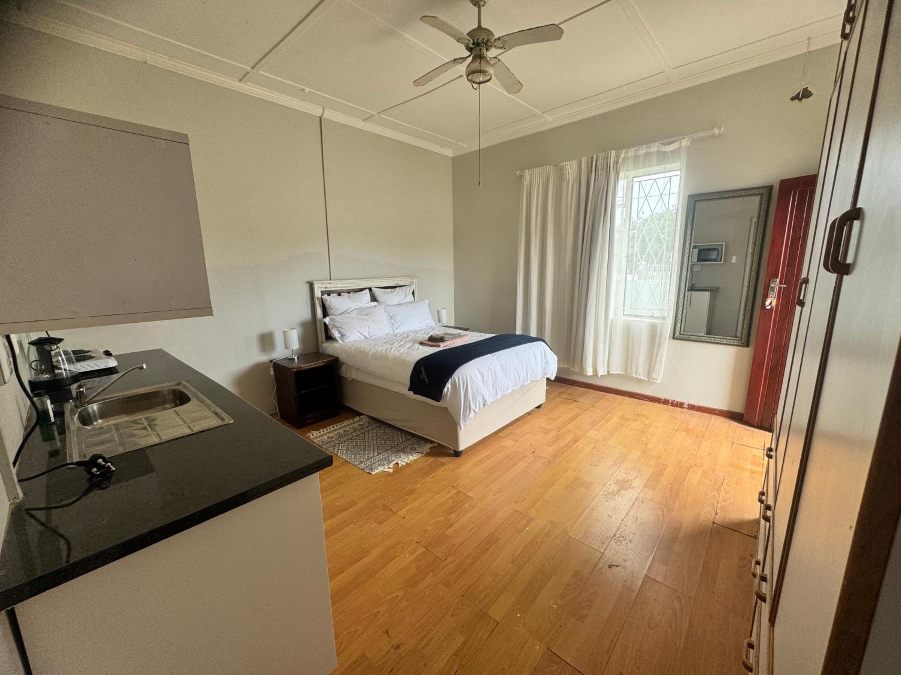 Double Room with Private Bathroom photo 1