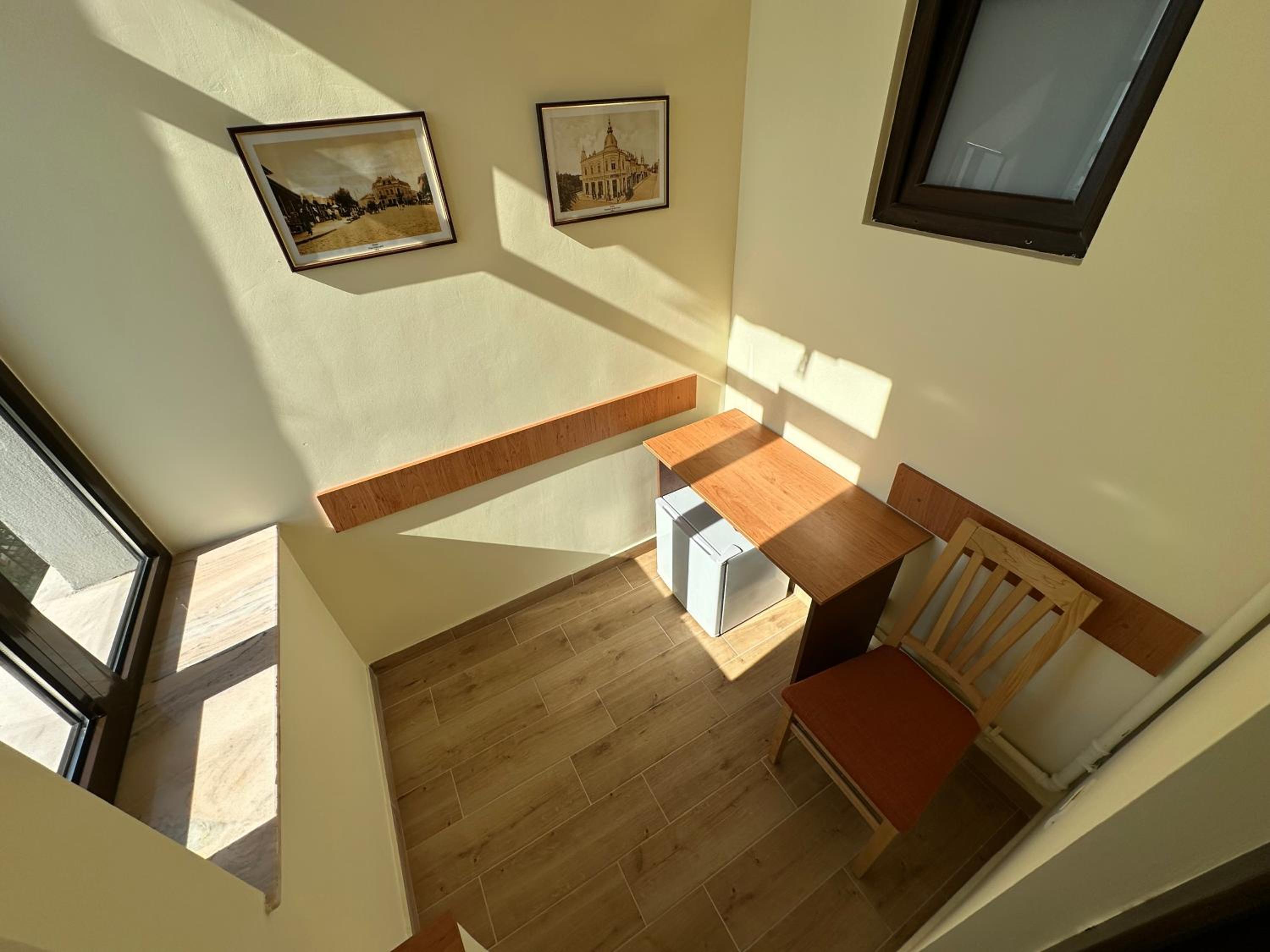 Deluxe Family Suite - Photo 5