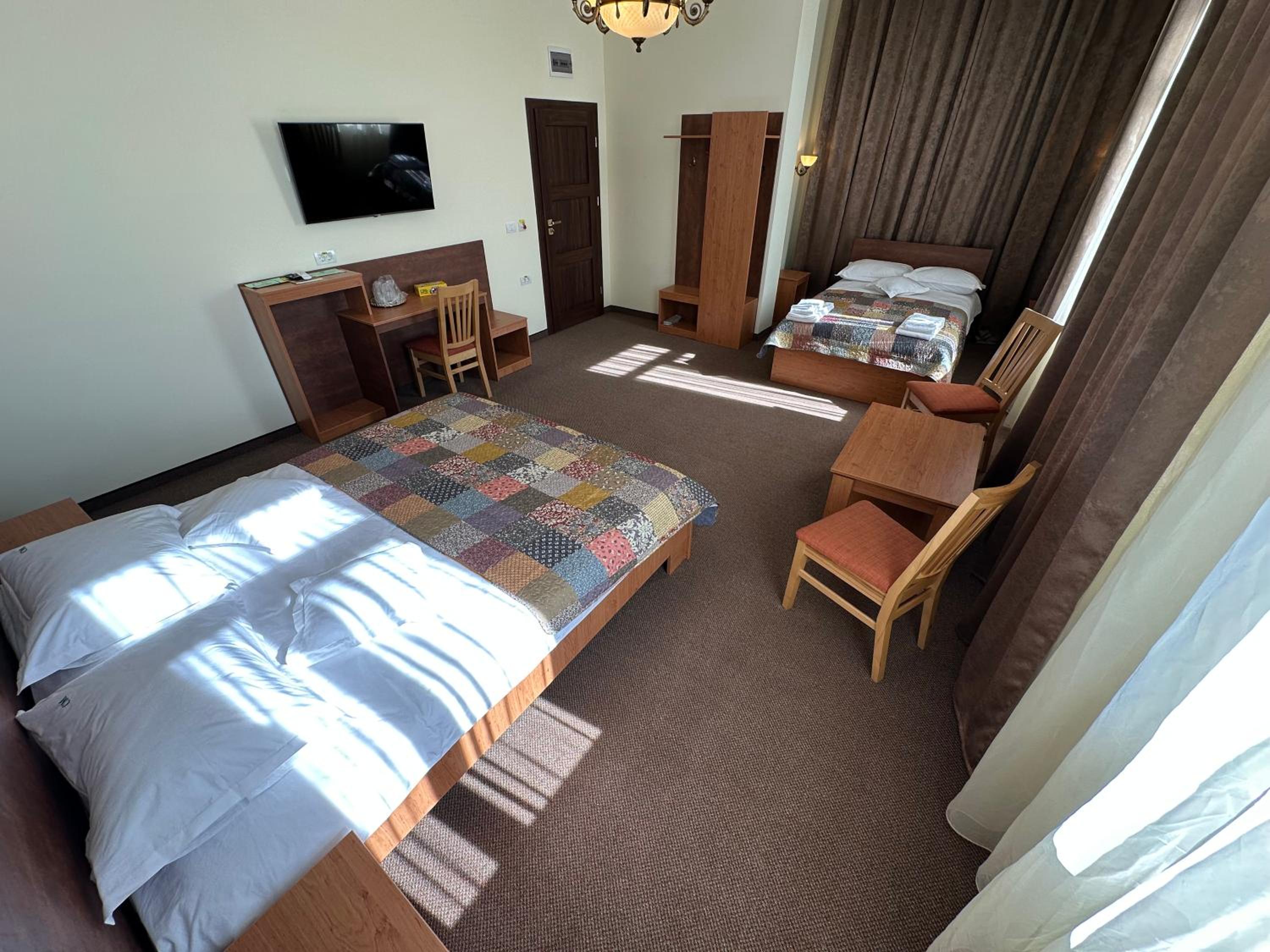 Deluxe Family Suite - Photo 1