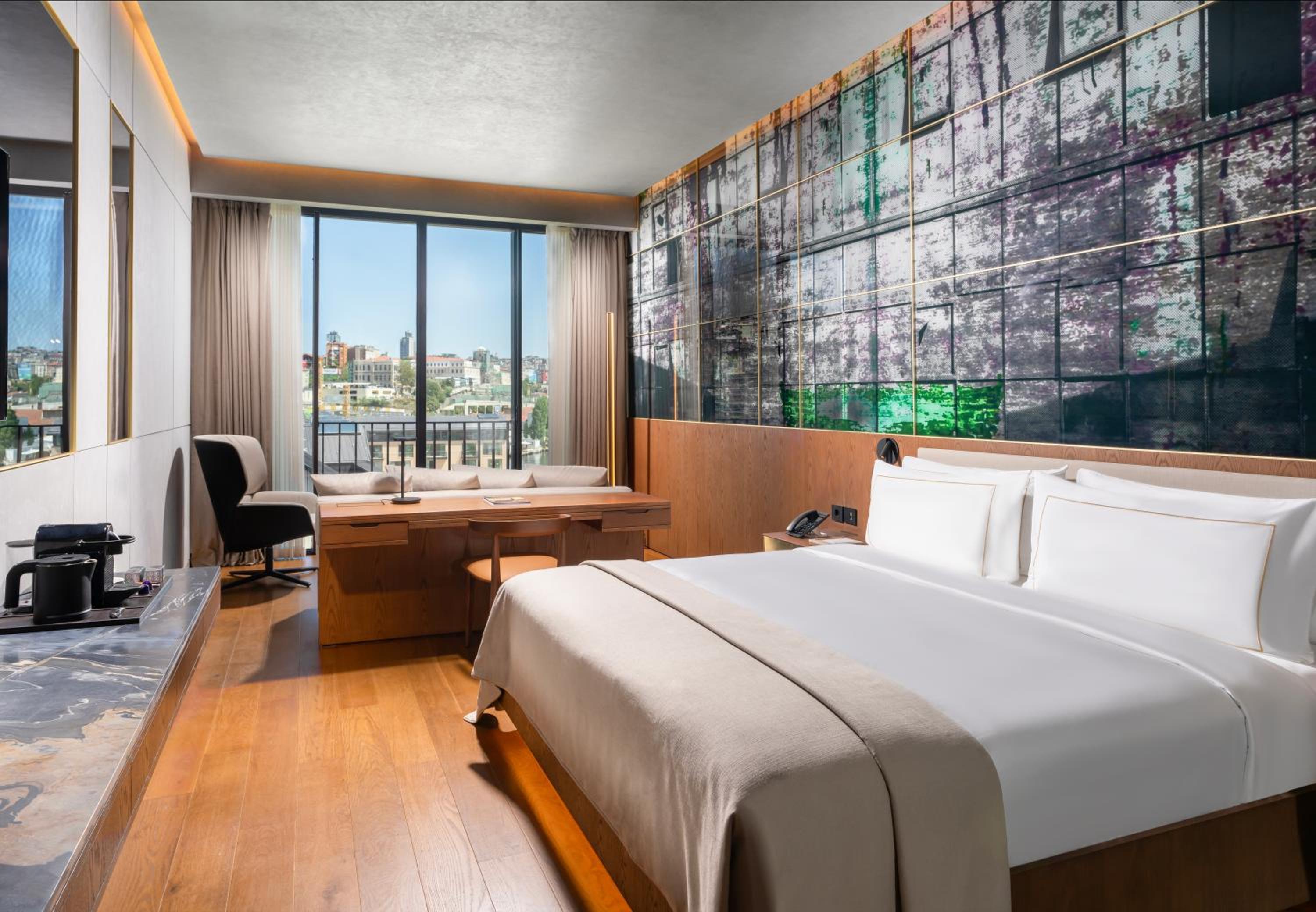 One-Bedroom Premium Suite with Sea View and Balcony - Nickelodeon Play Access