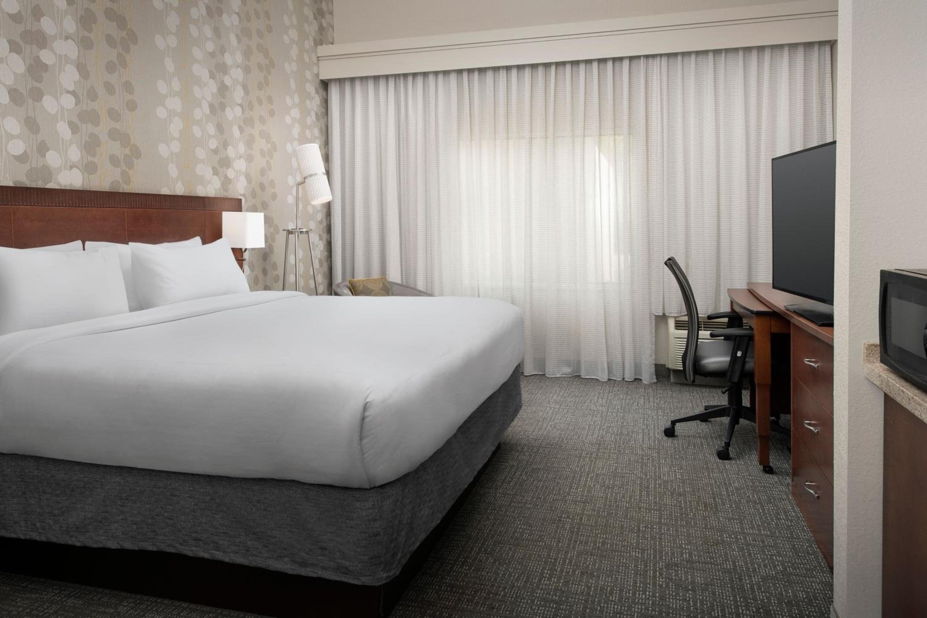 King Room with Whirlpool - Photo 1