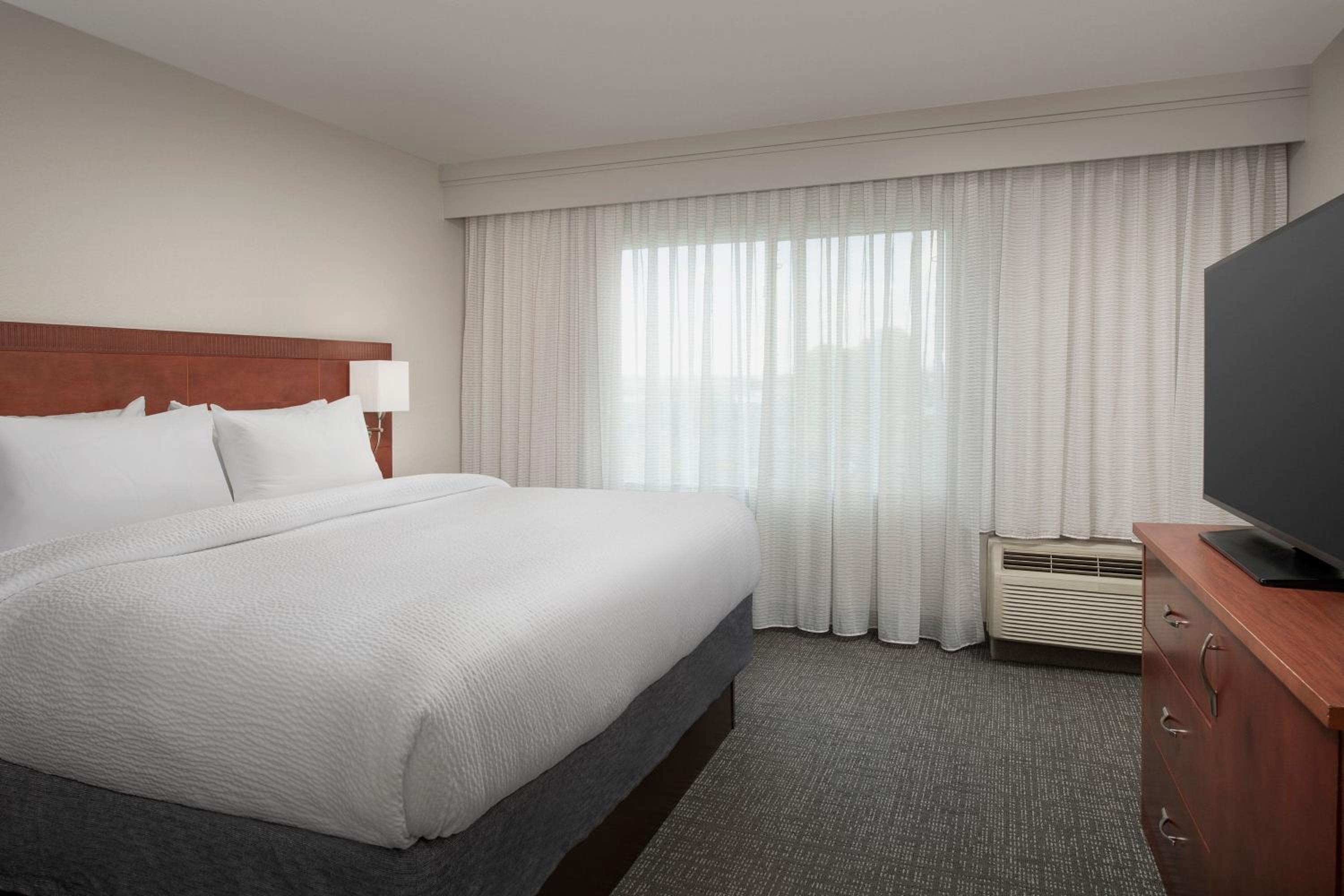 King Suite with Sofa Bed - Photo 4
