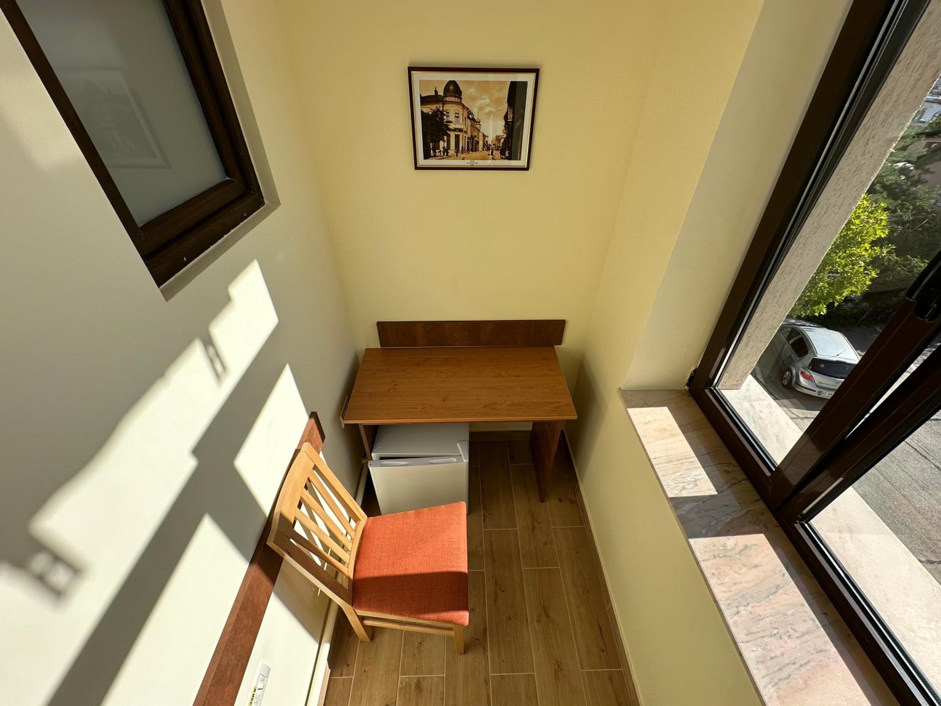 Deluxe Double Room with Balcony - Photo 12