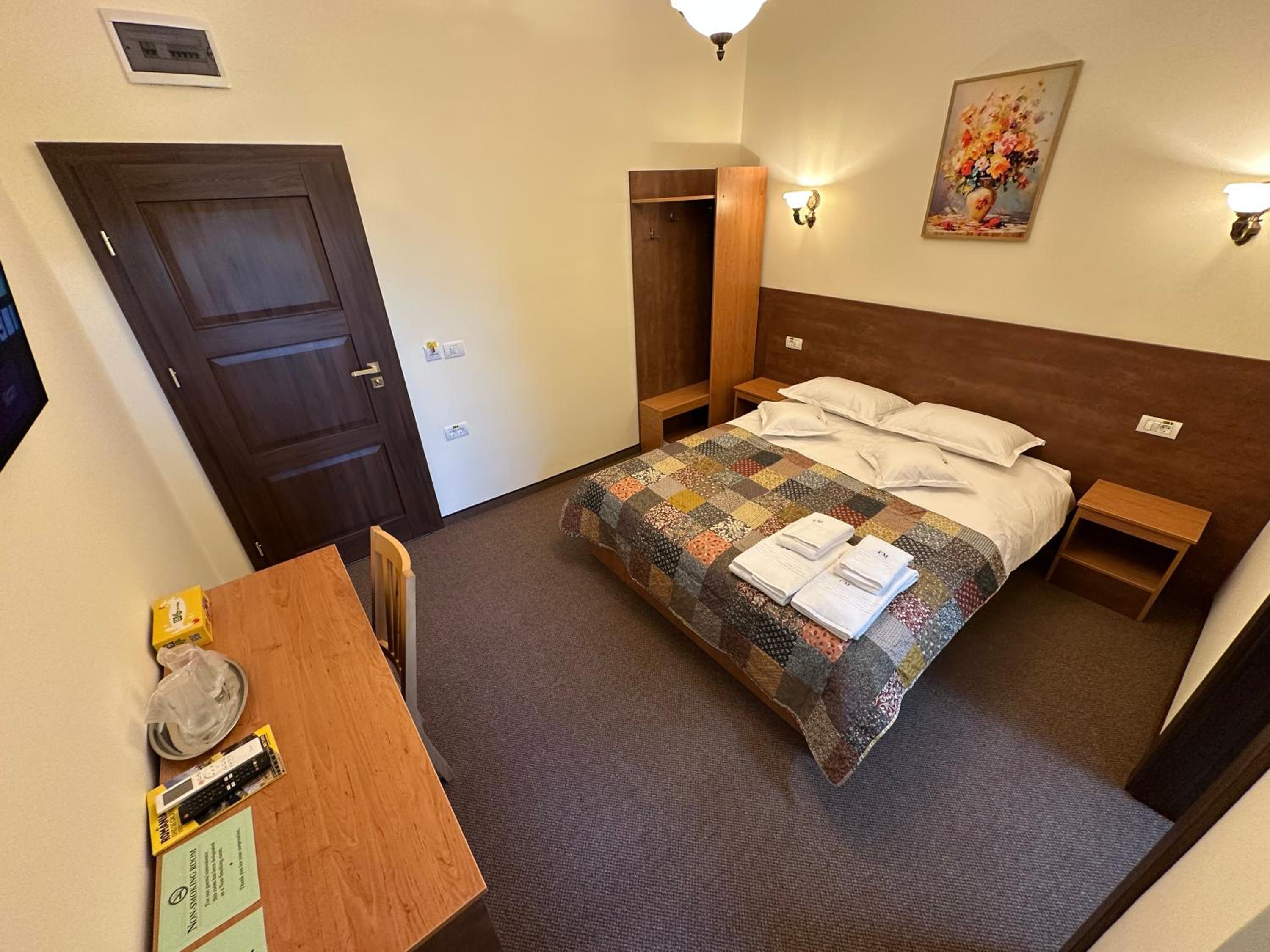 Deluxe Double Room with Balcony - Photo 16
