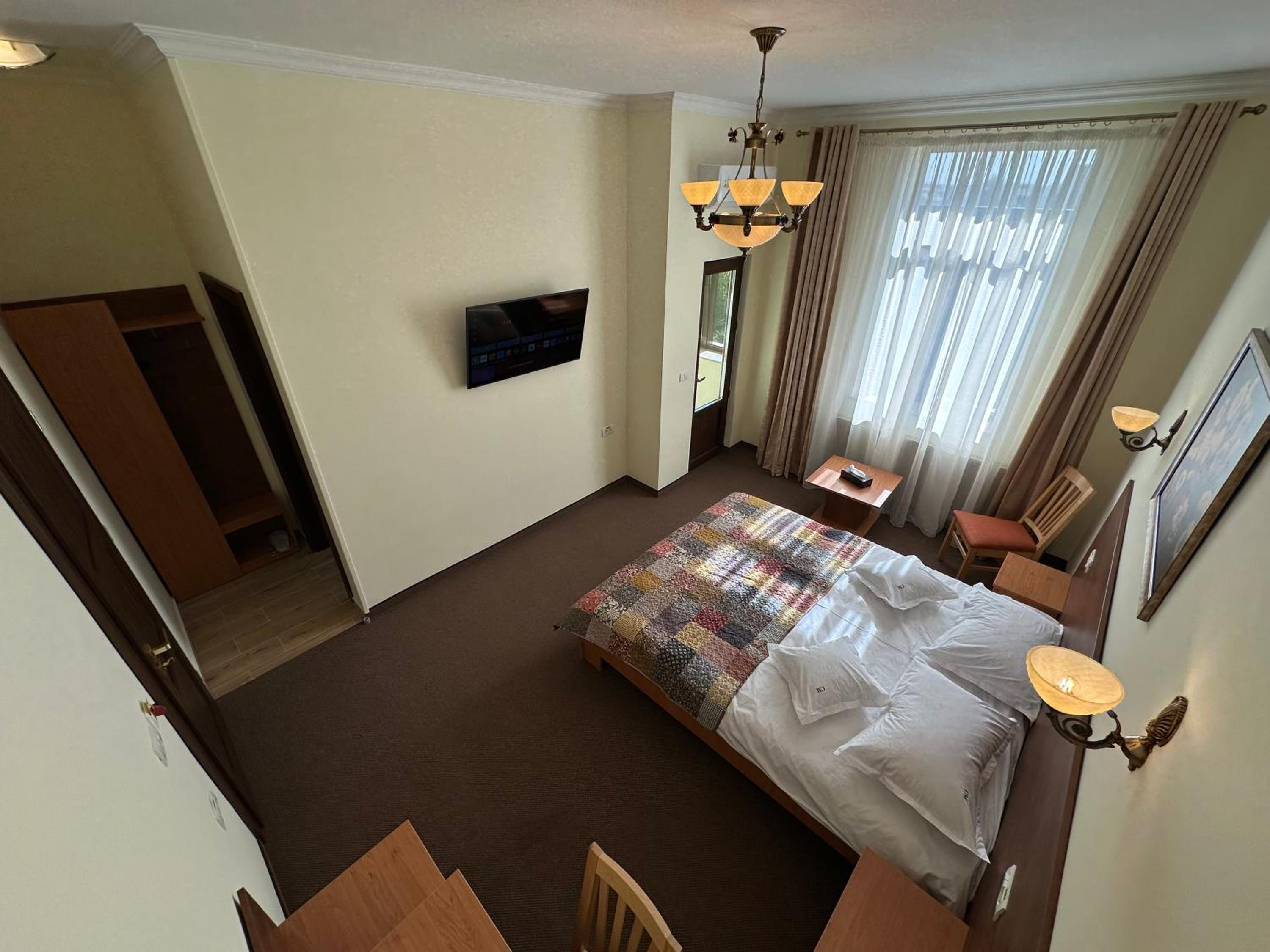 Deluxe Double Room with Balcony - Photo 3