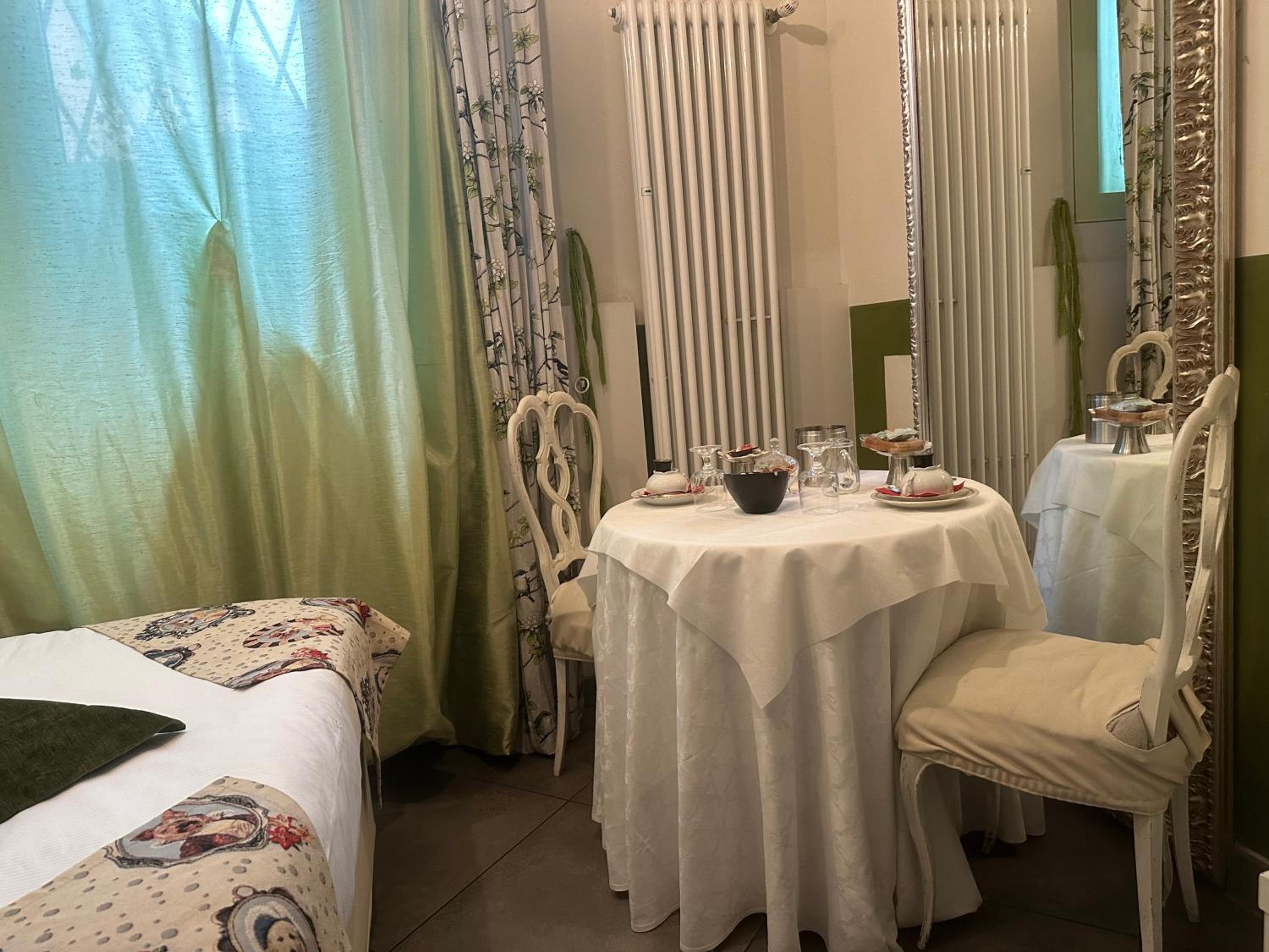 Small Double Room - Photo 5