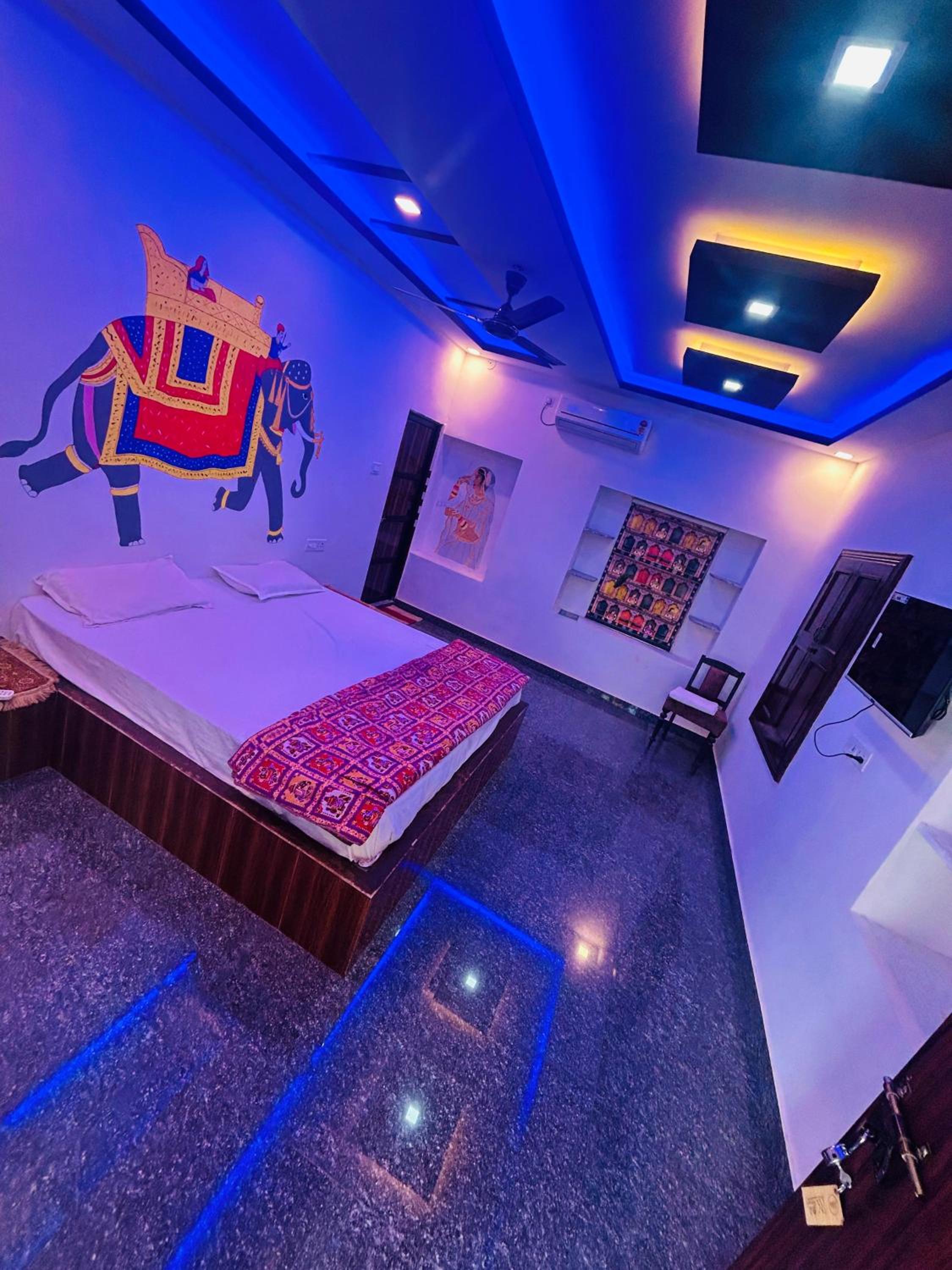 Standard King Room photo 2