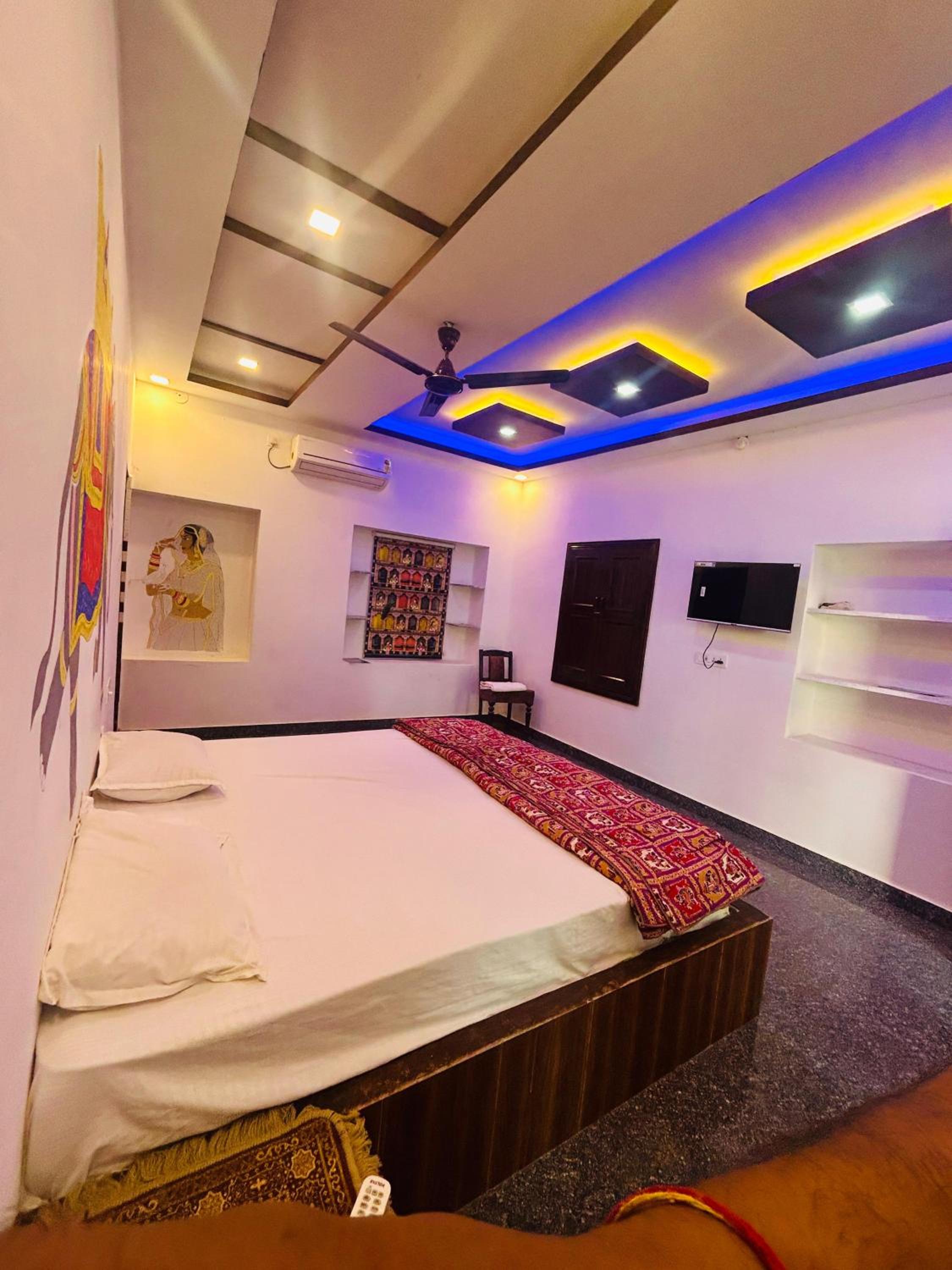 Standard King Room photo 3