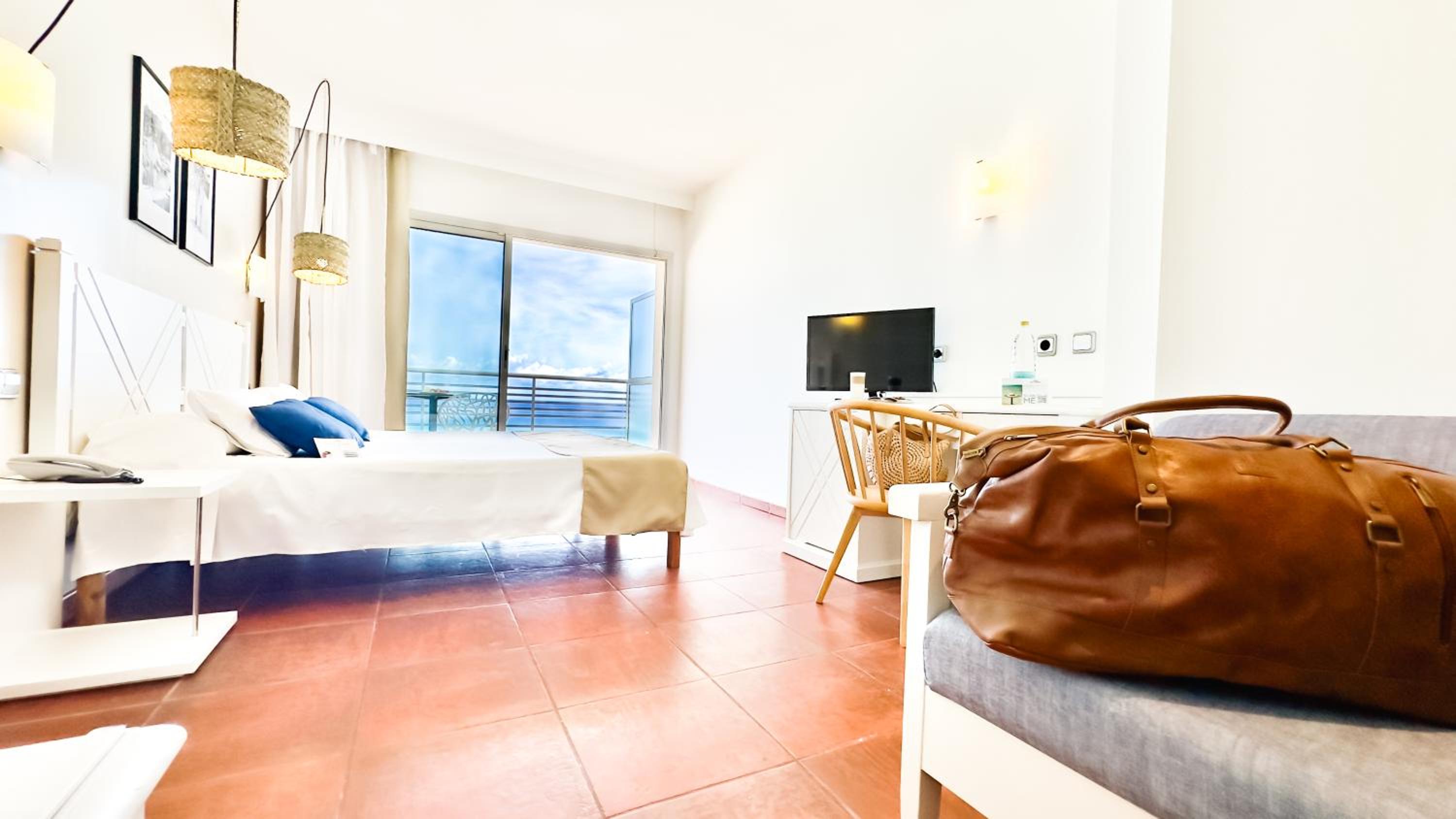 Double or Twin Room with Sea View