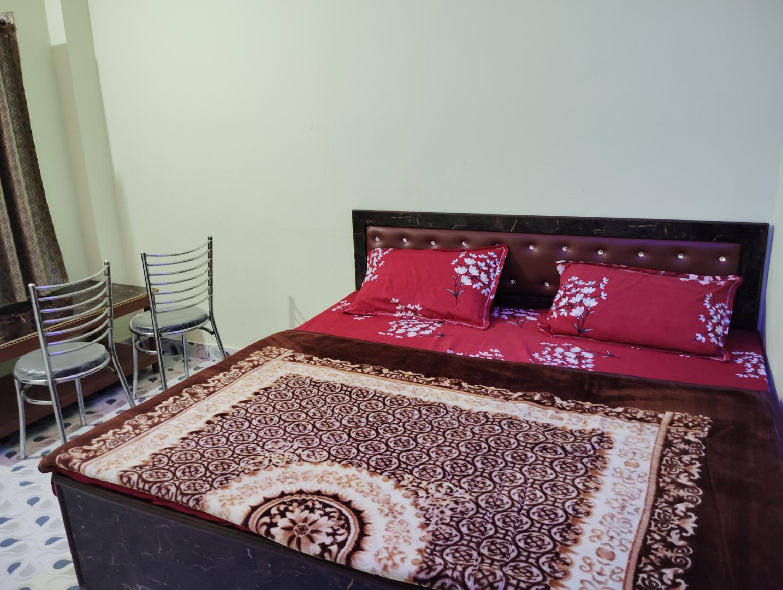 Deluxe Double Room (2 Adults + 1 Child)