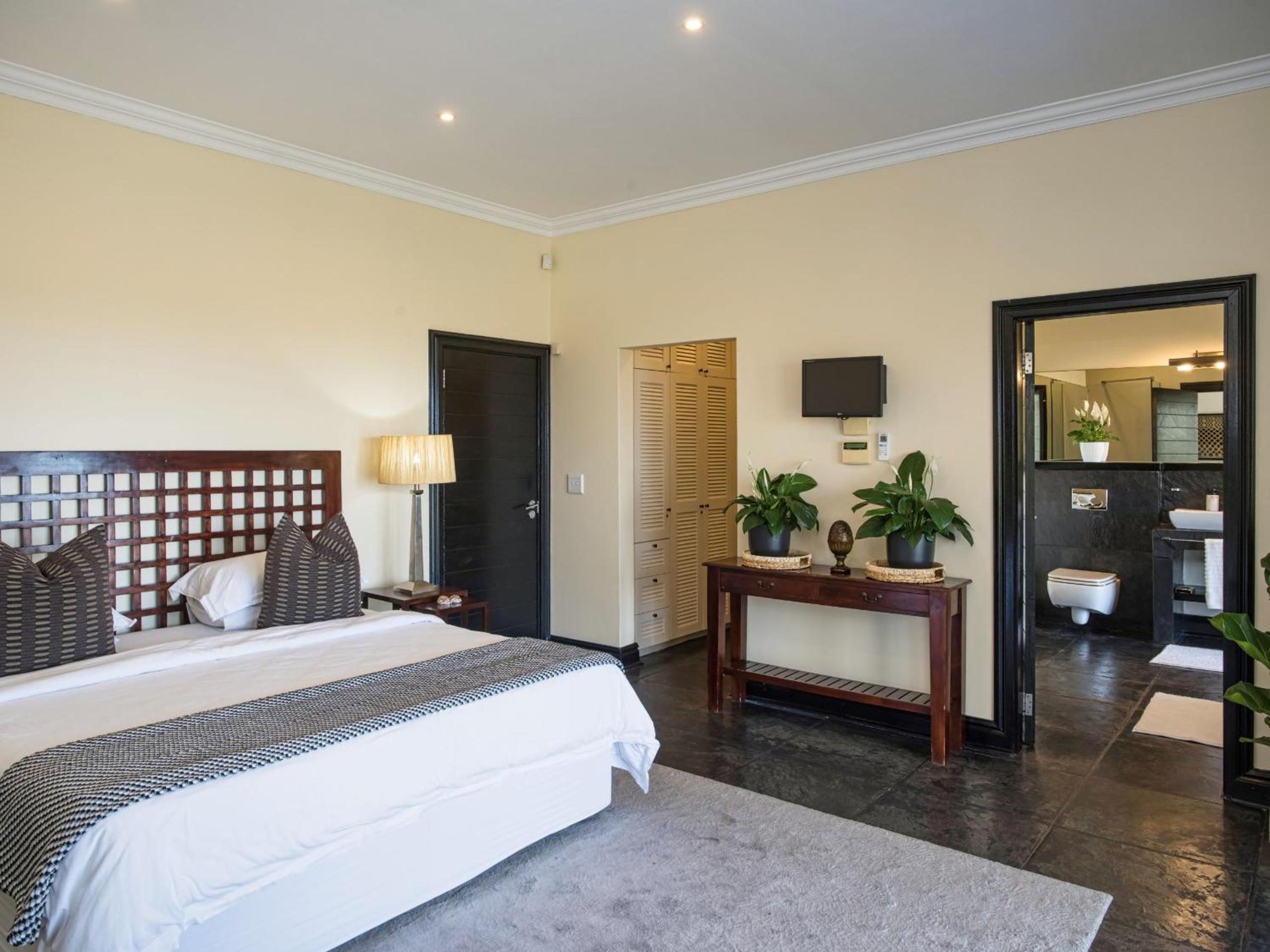 Villa photo 2