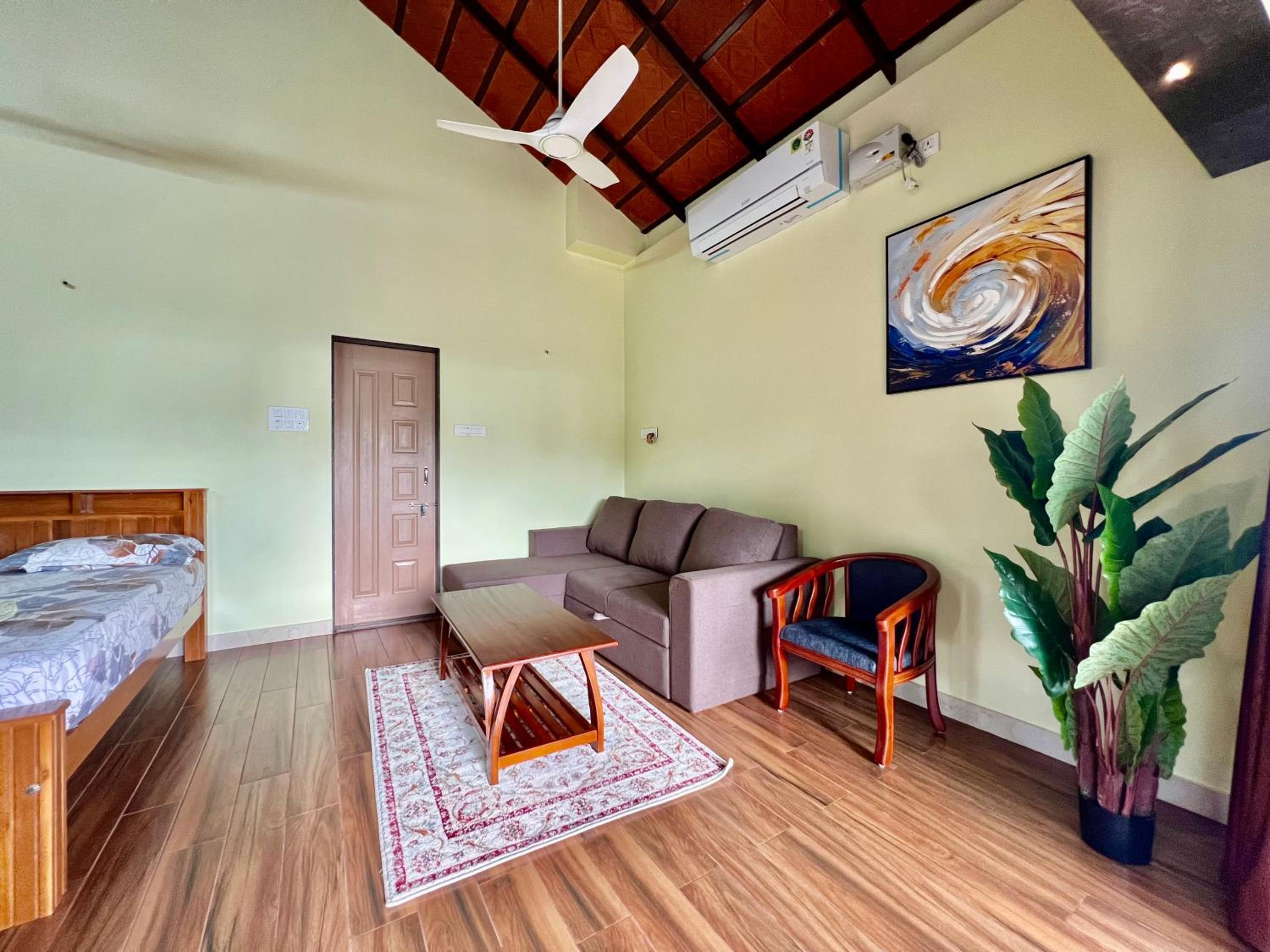 King Room with Balcony photo 2