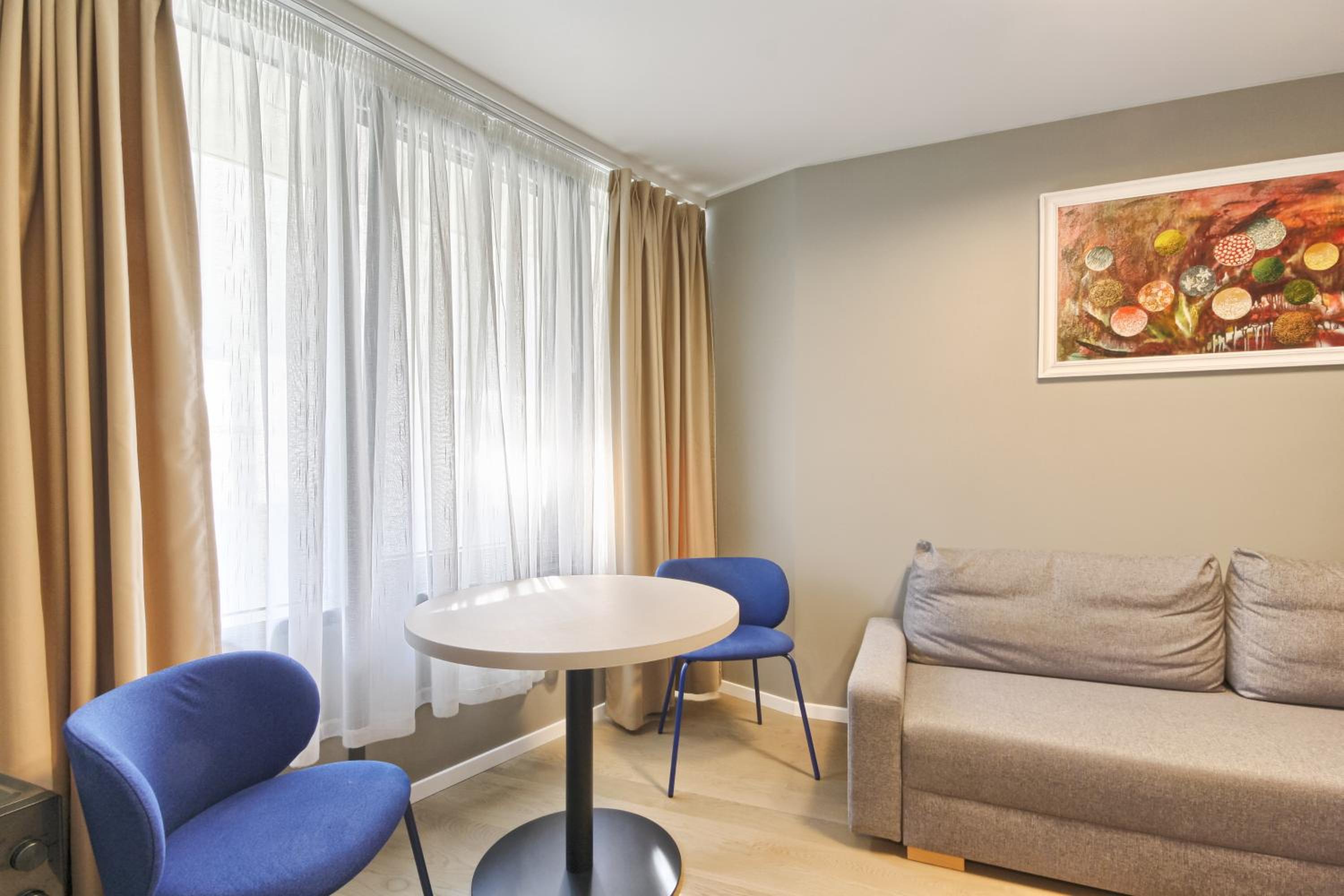 Studio Apartment photo 1