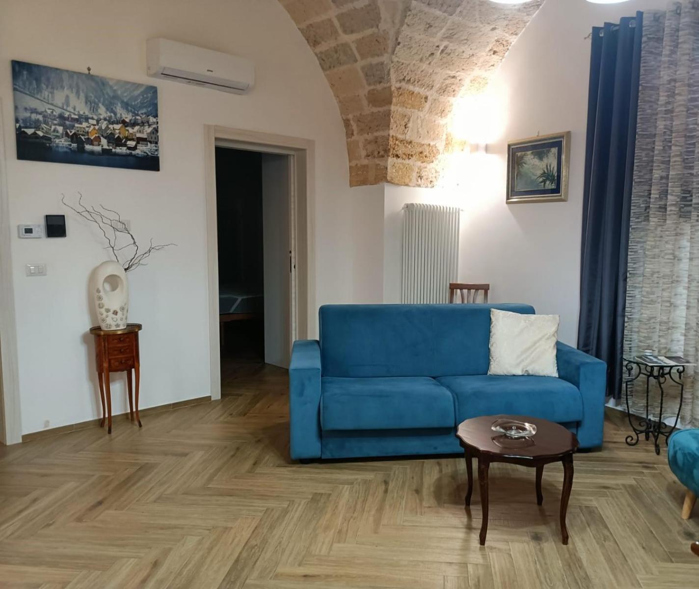 One-Bedroom Apartment photo 2
