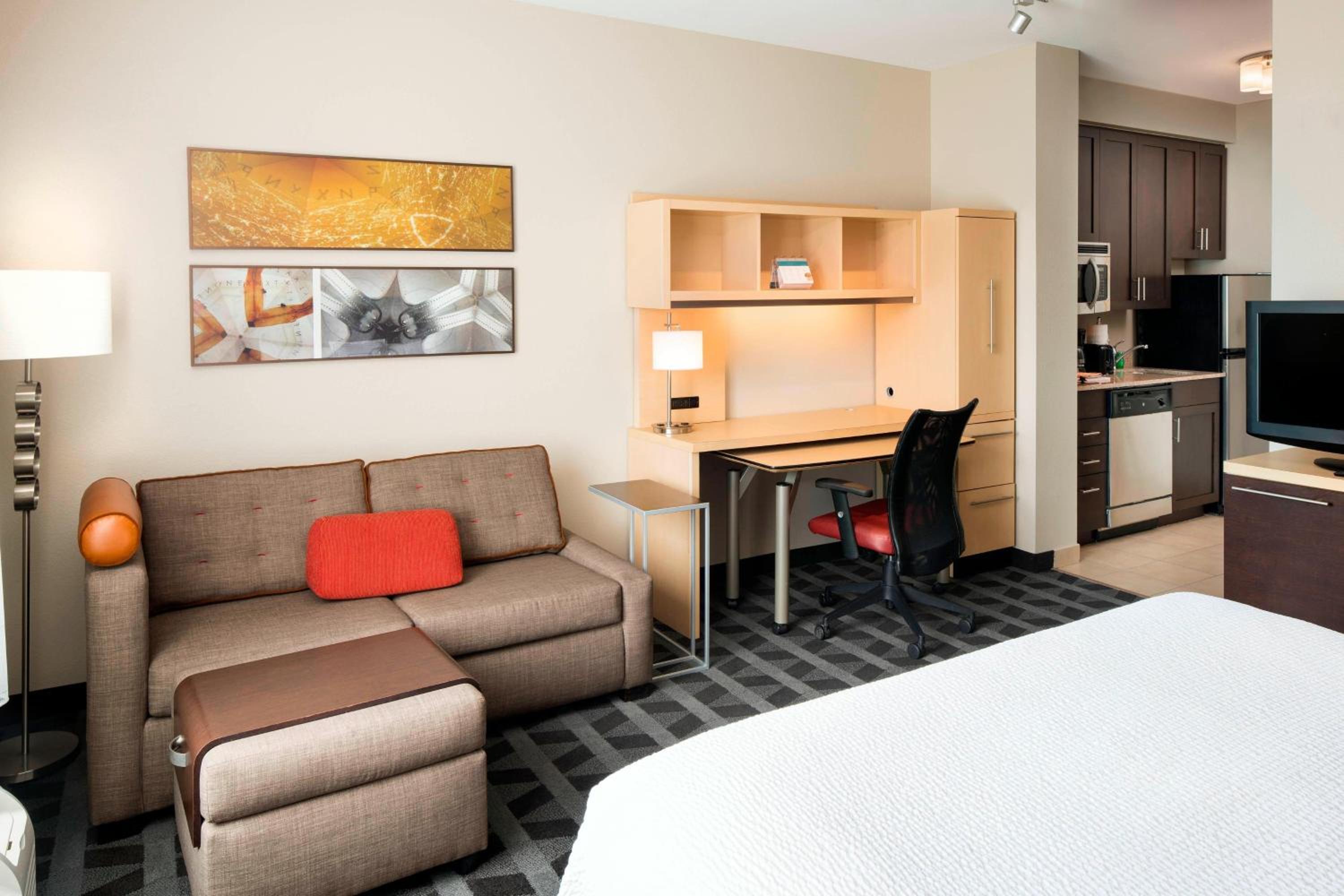 Standard King Studio with Sofa Bed - Hearing Accessible - Photo 5