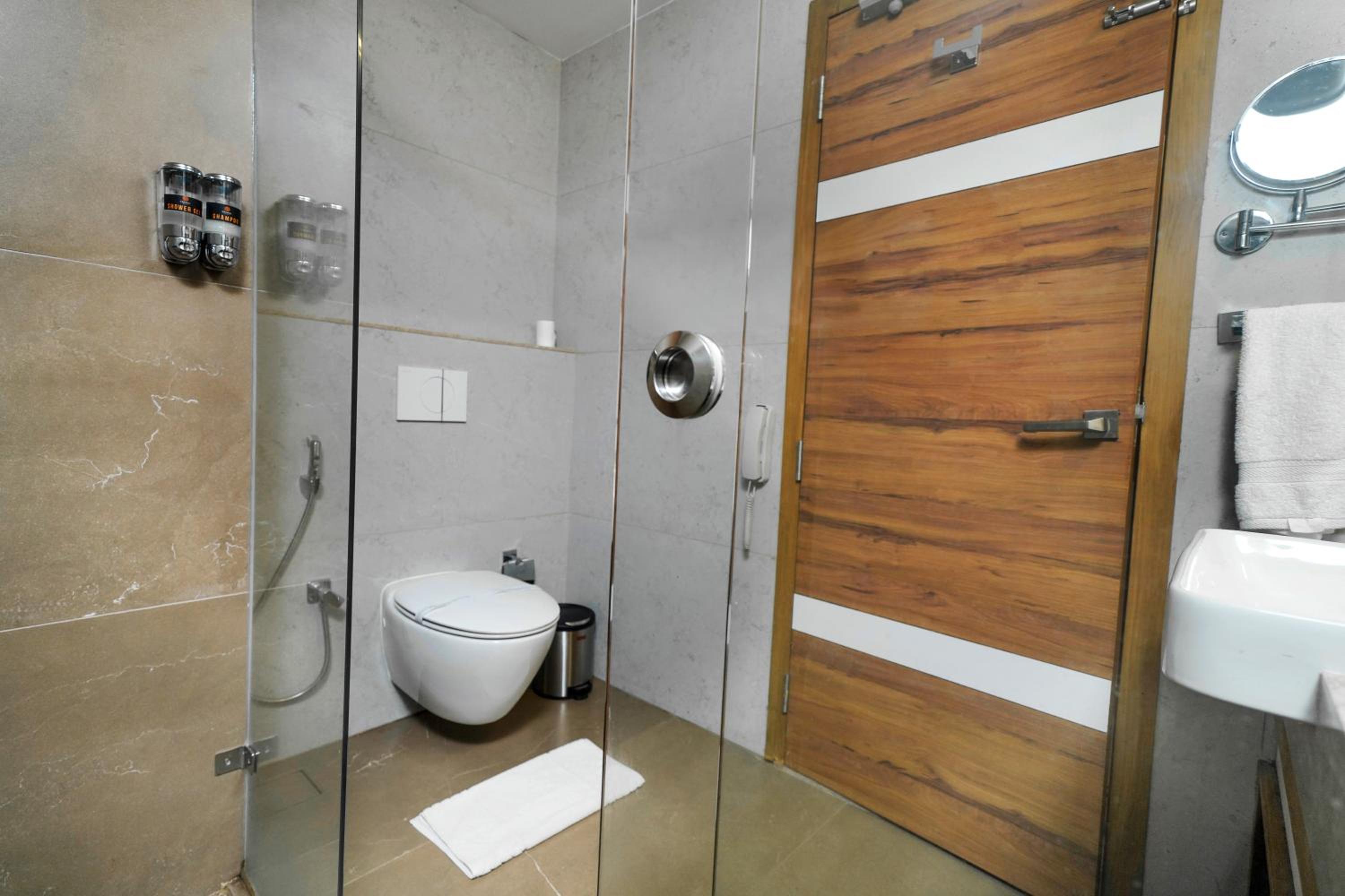 Deluxe Room with 15% off on session of 60 mins Spa