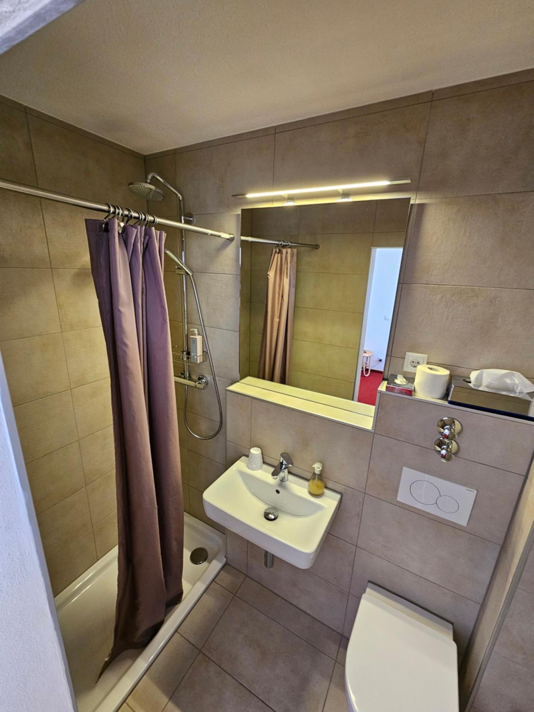 Small Single Room photo 3