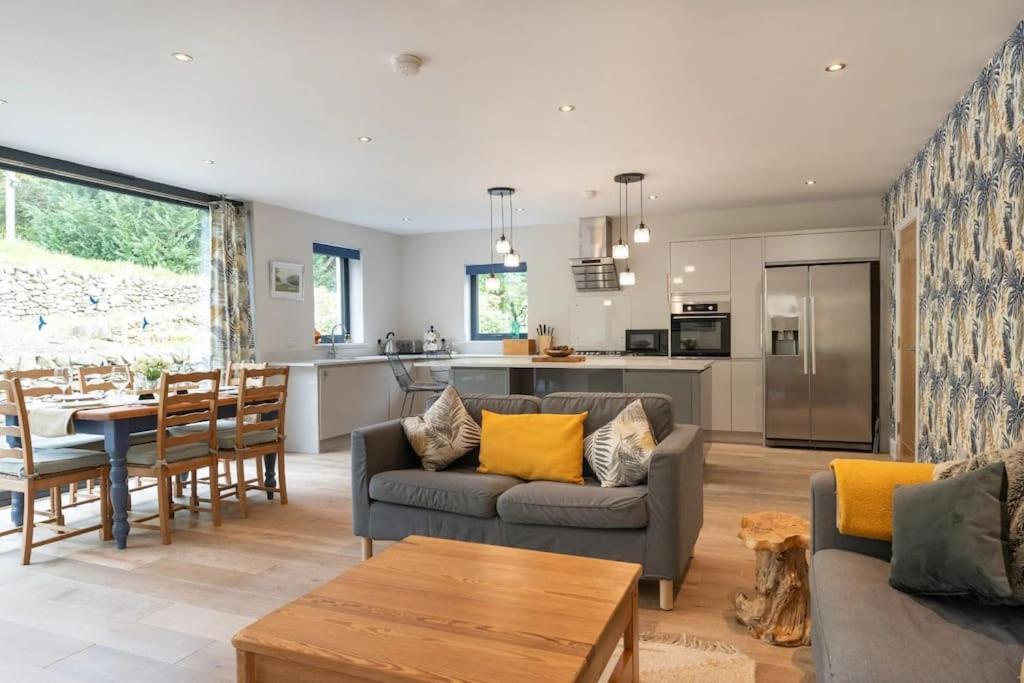 Seven-Bedroom House photo 3