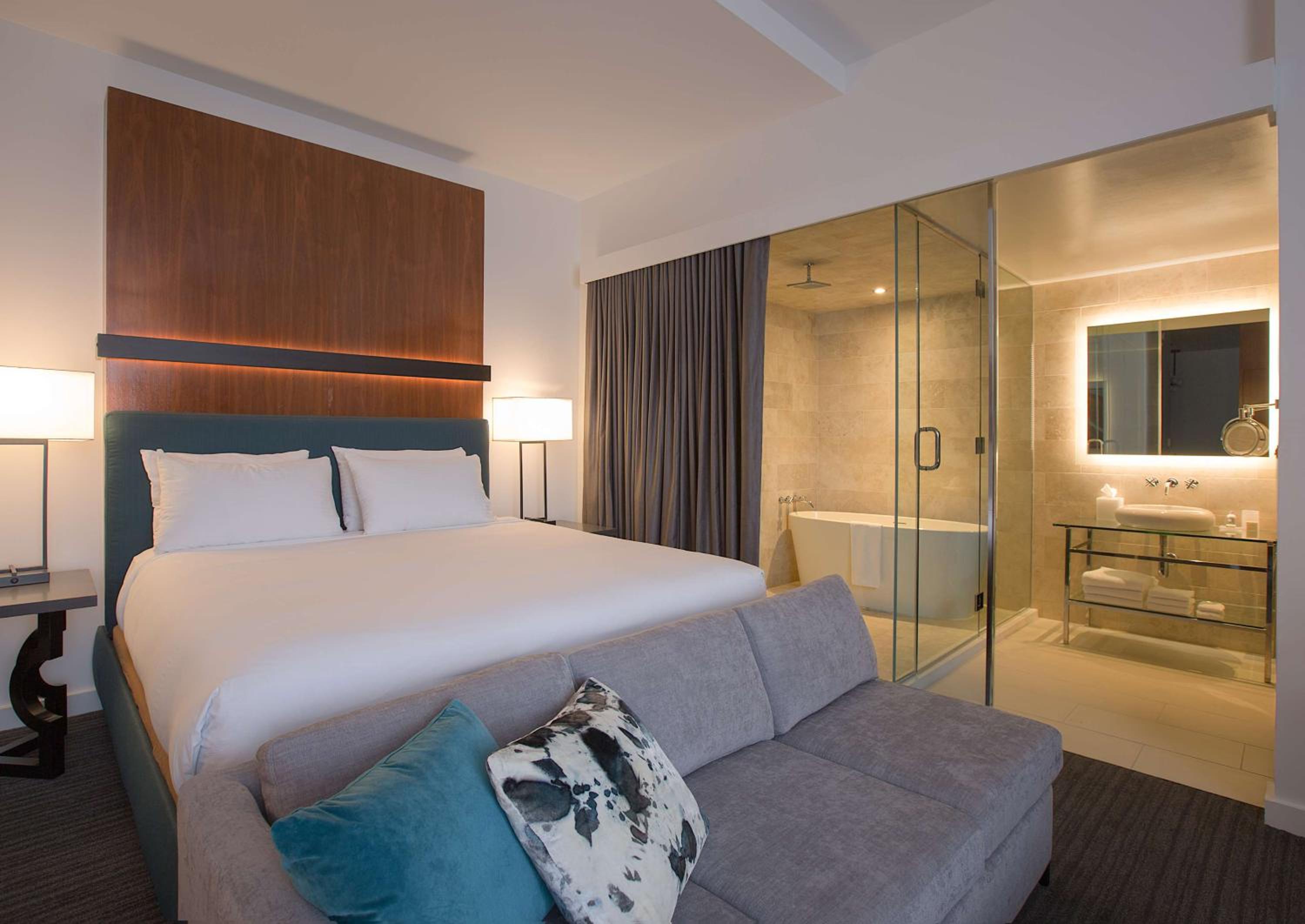 Deluxe King Room photo 3
