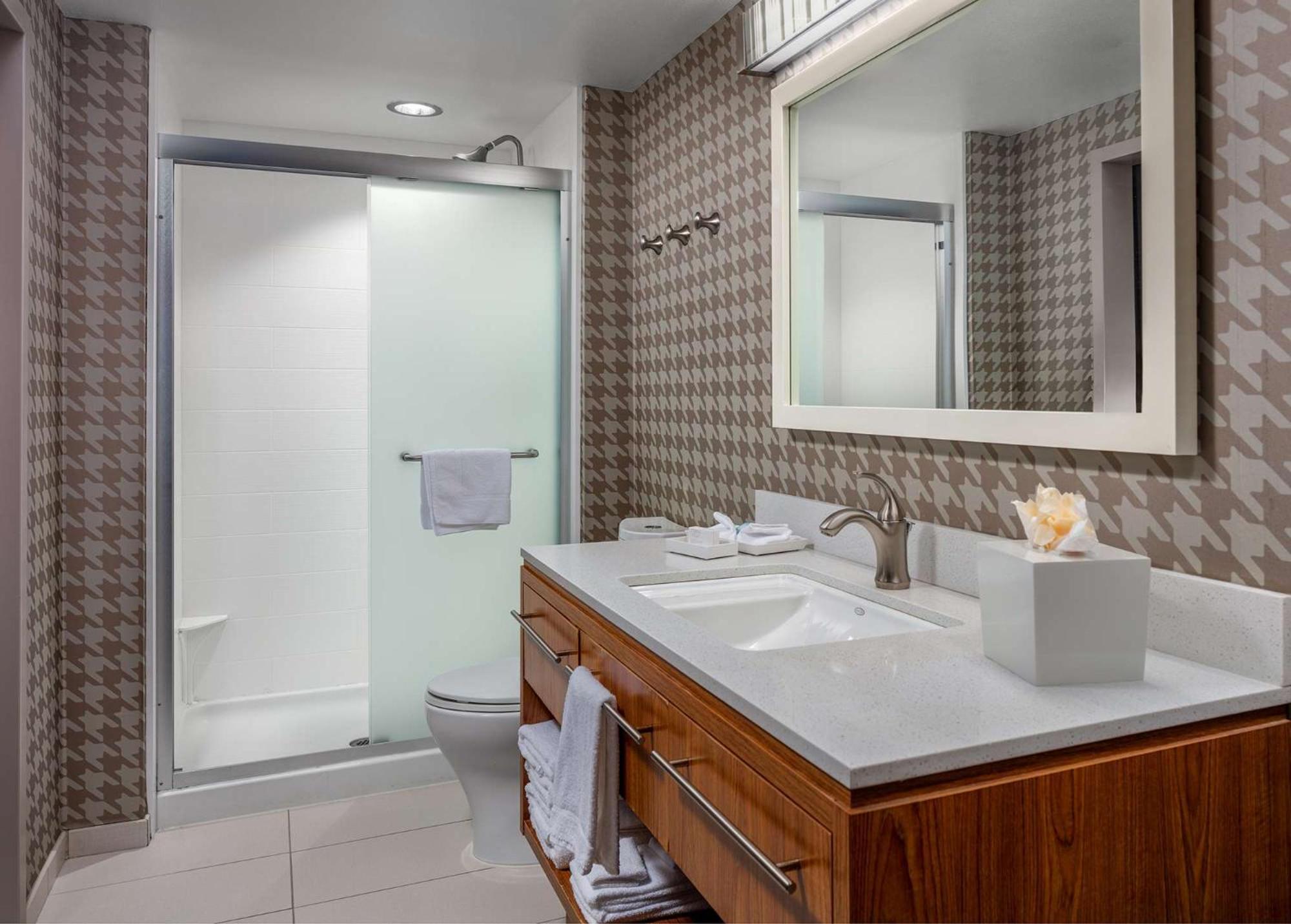 One-Bedroom King Suite - Non-Smoking photo 2