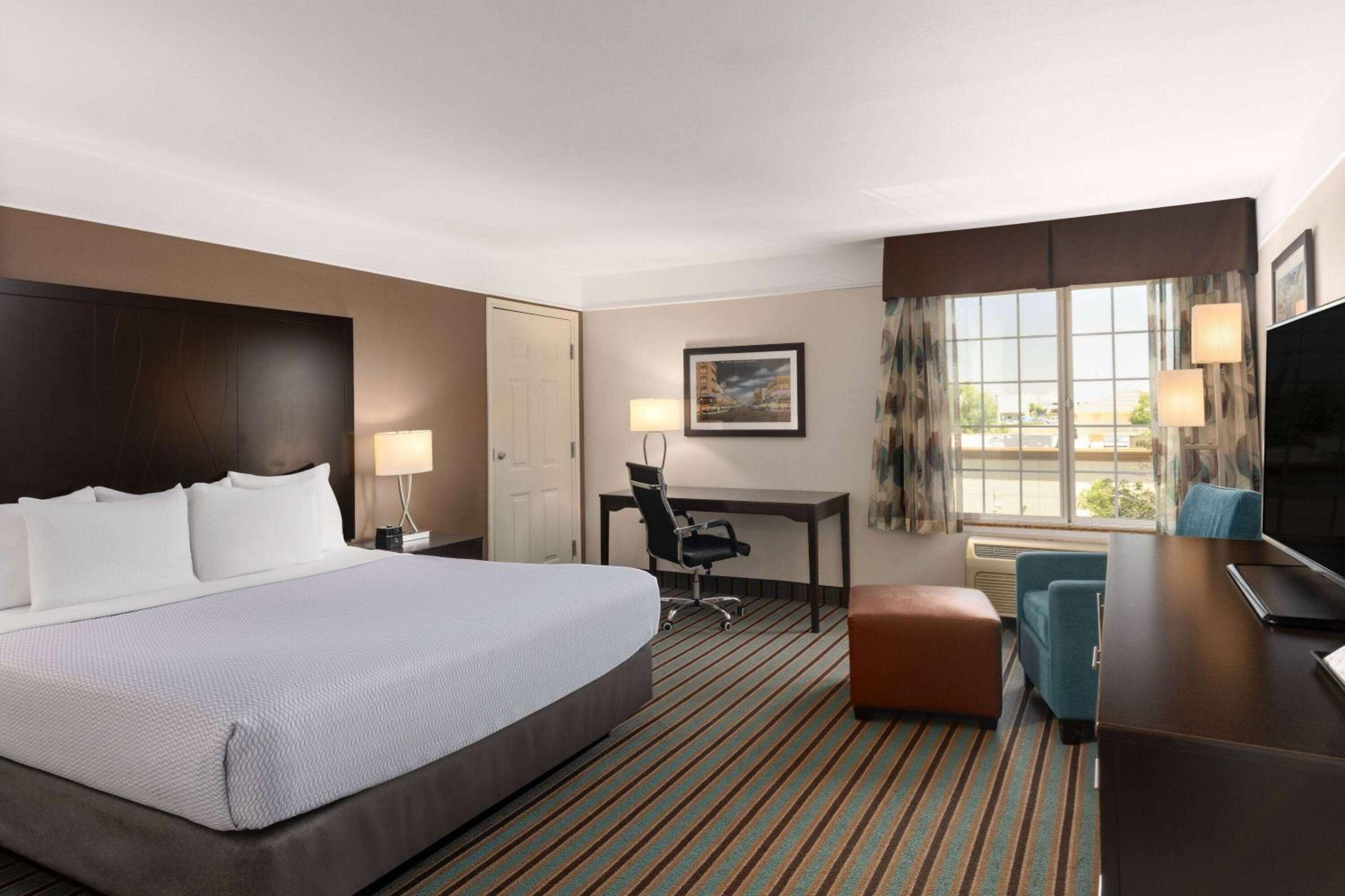 King Room - Mobility Access/Non-Smoking - Photo 1