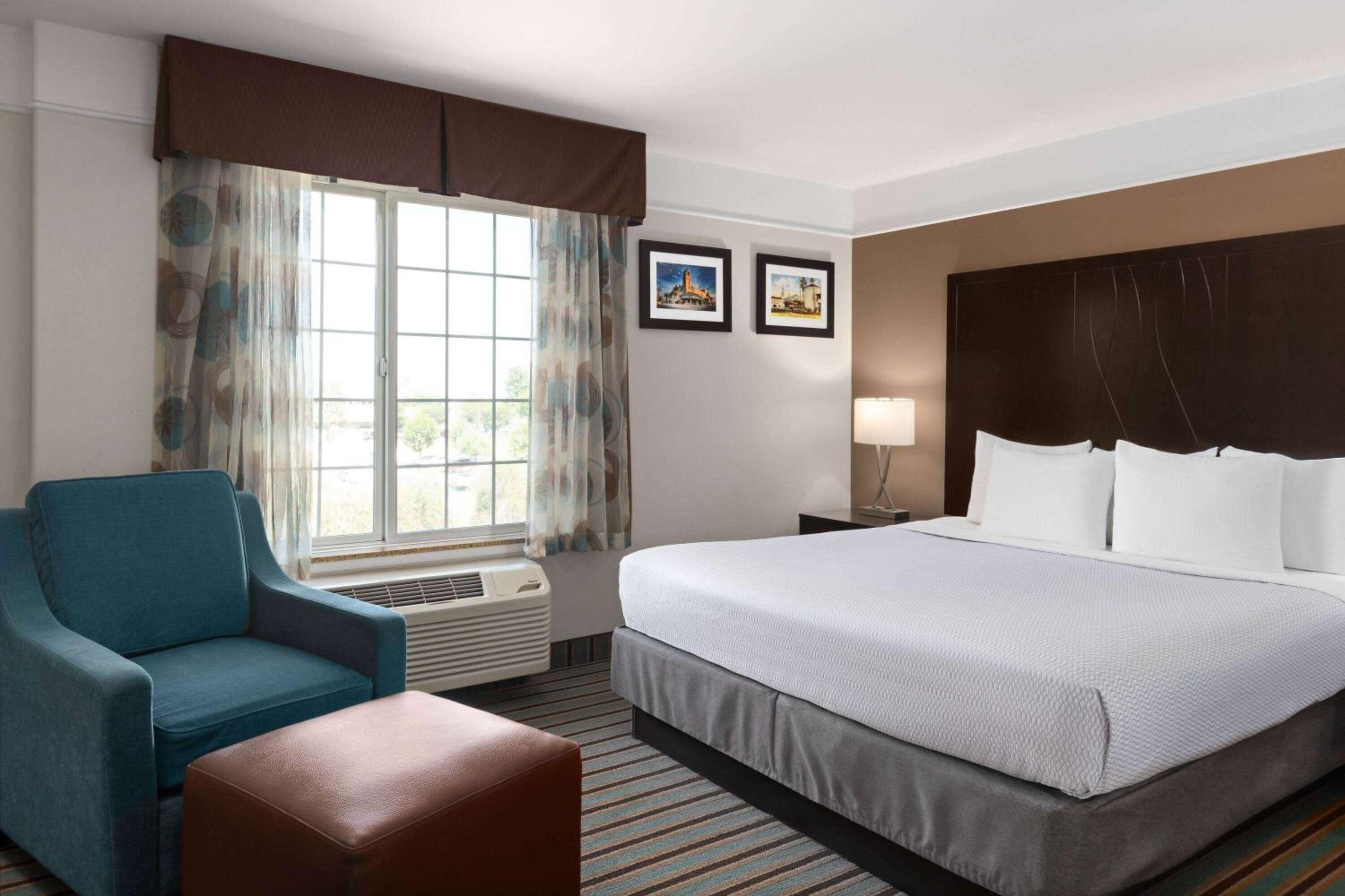 One-Bedroom King Suite - Non-Smoking - Photo 1