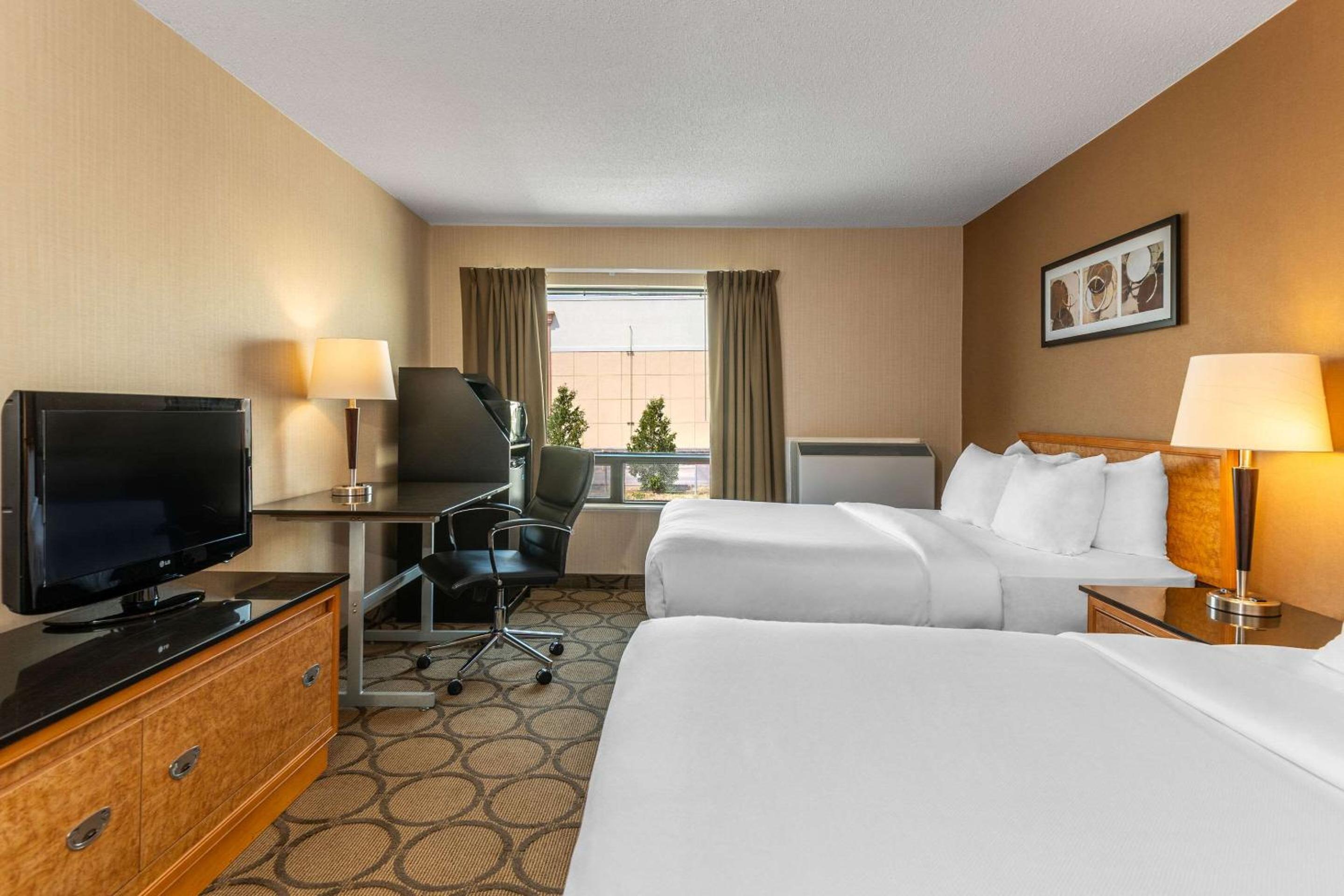 Double Room with Two Double Beds - Non-Smoking photo 1