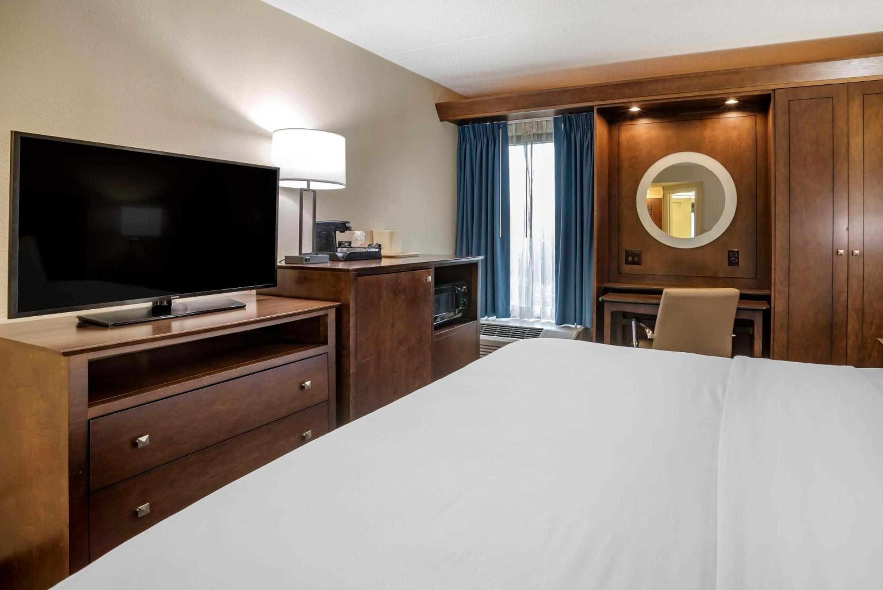 Standard King Room - Photo 3