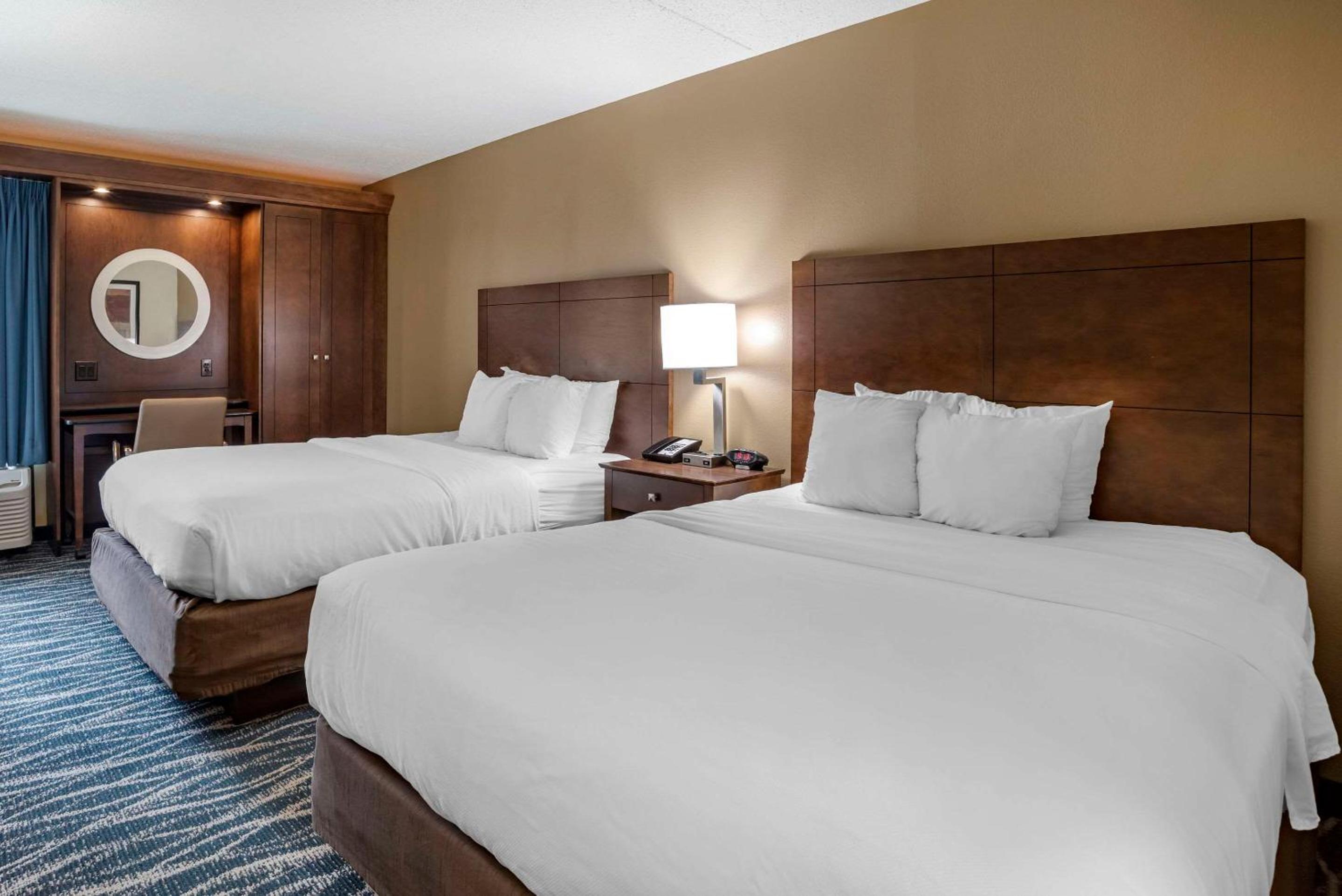 Queen Room with 2 Queen Beds - Photo 1