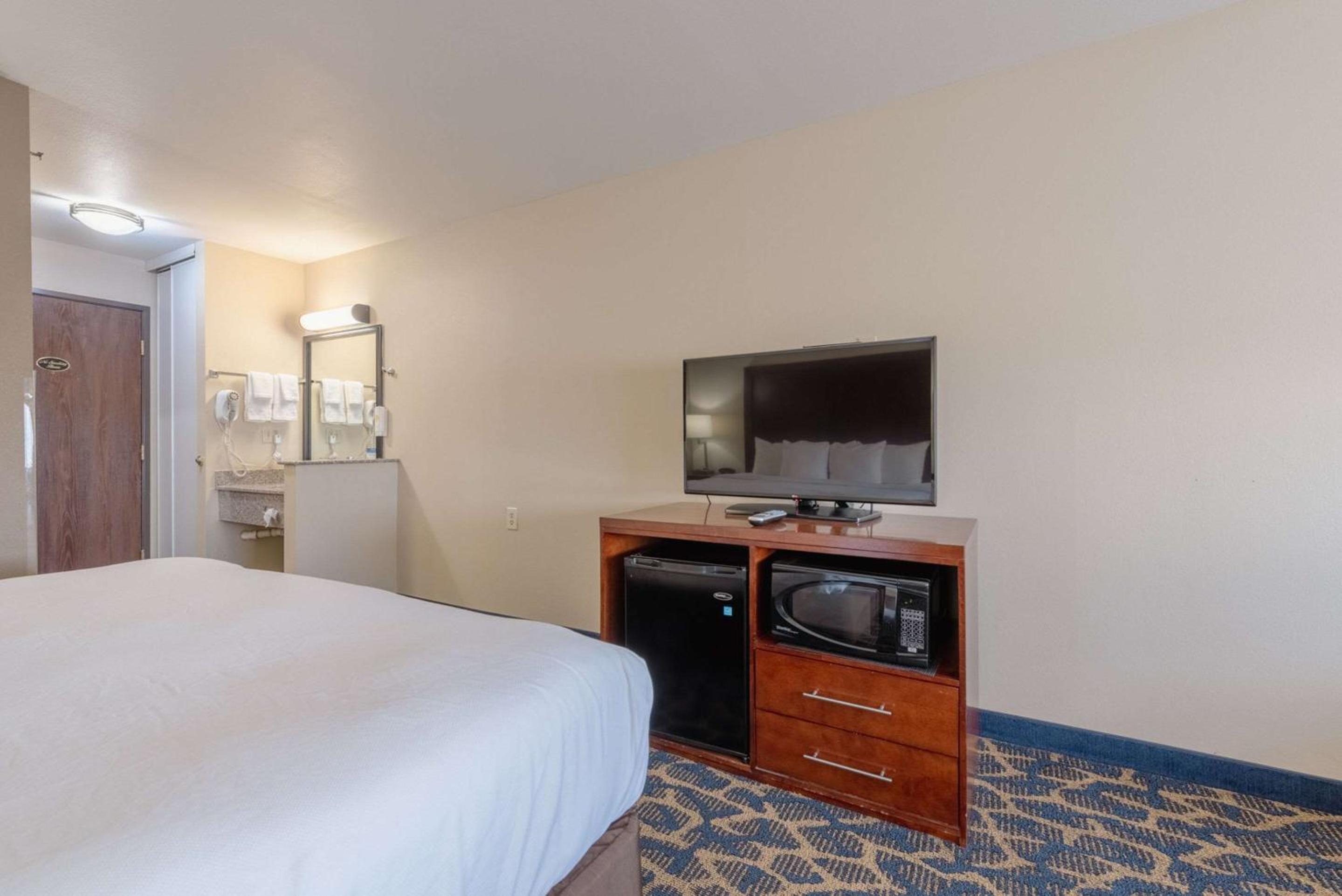King Room - Non-Smoking - Photo 11
