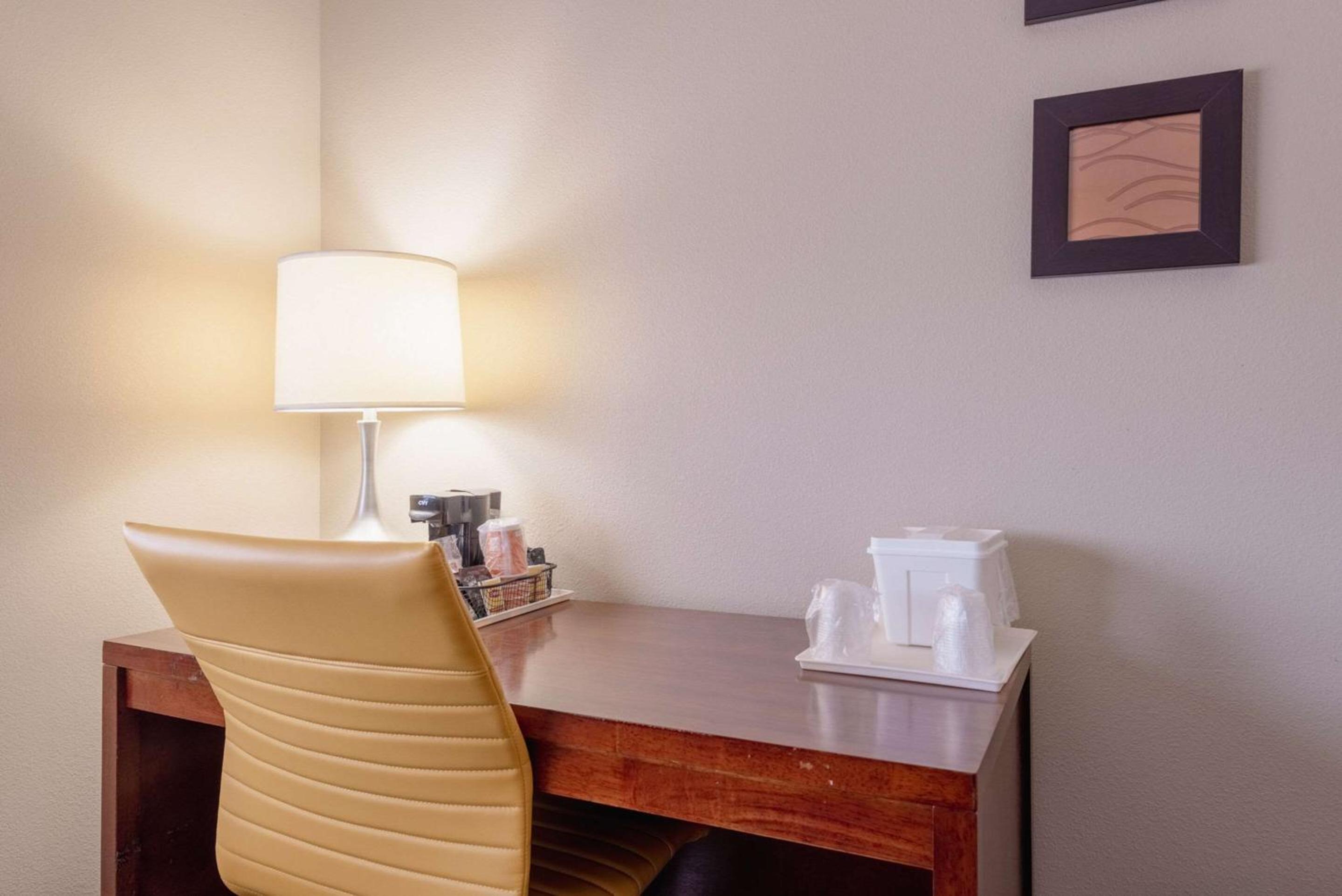 King Room - Non-Smoking - Photo 12