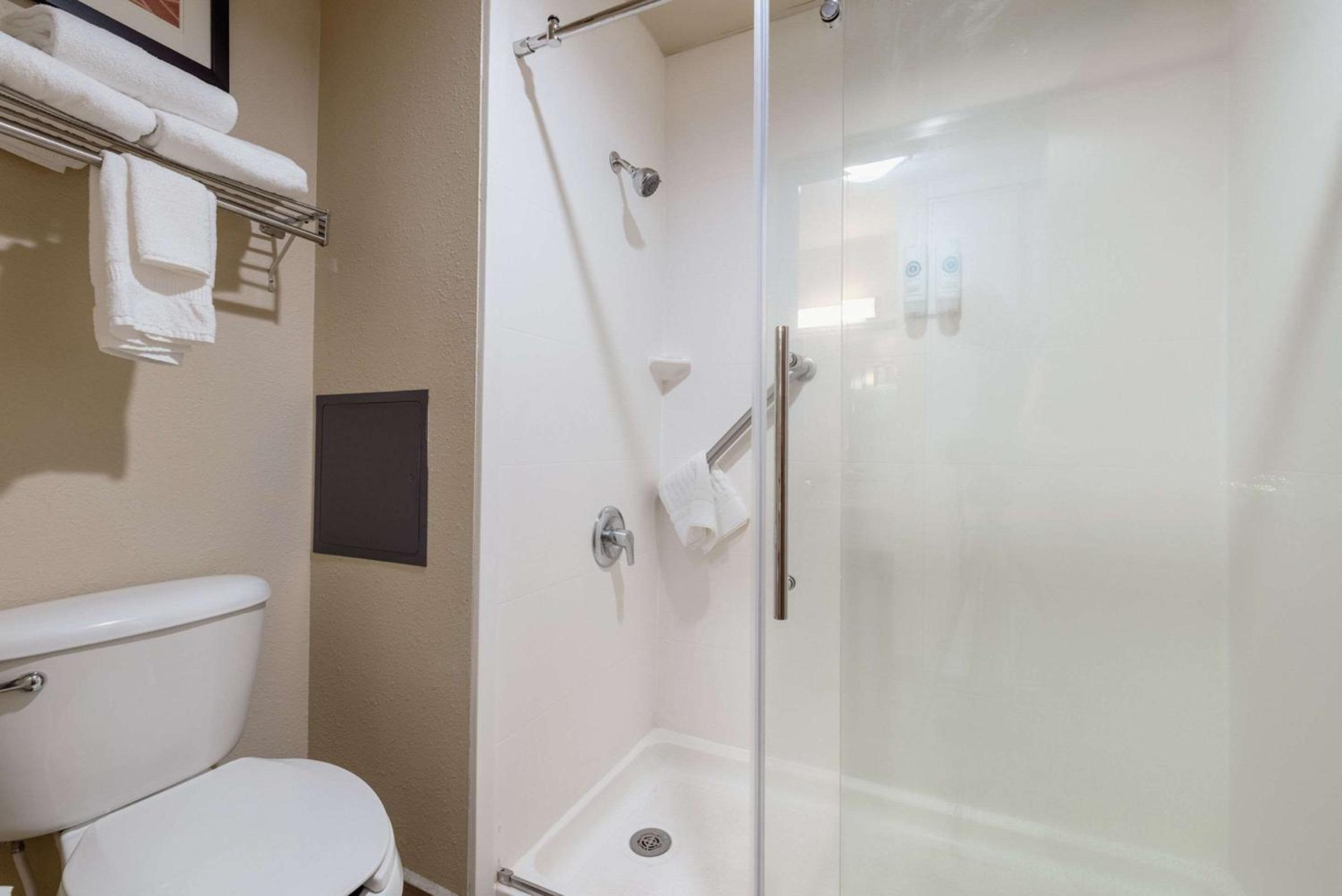 King Room - Non-Smoking - Photo 2