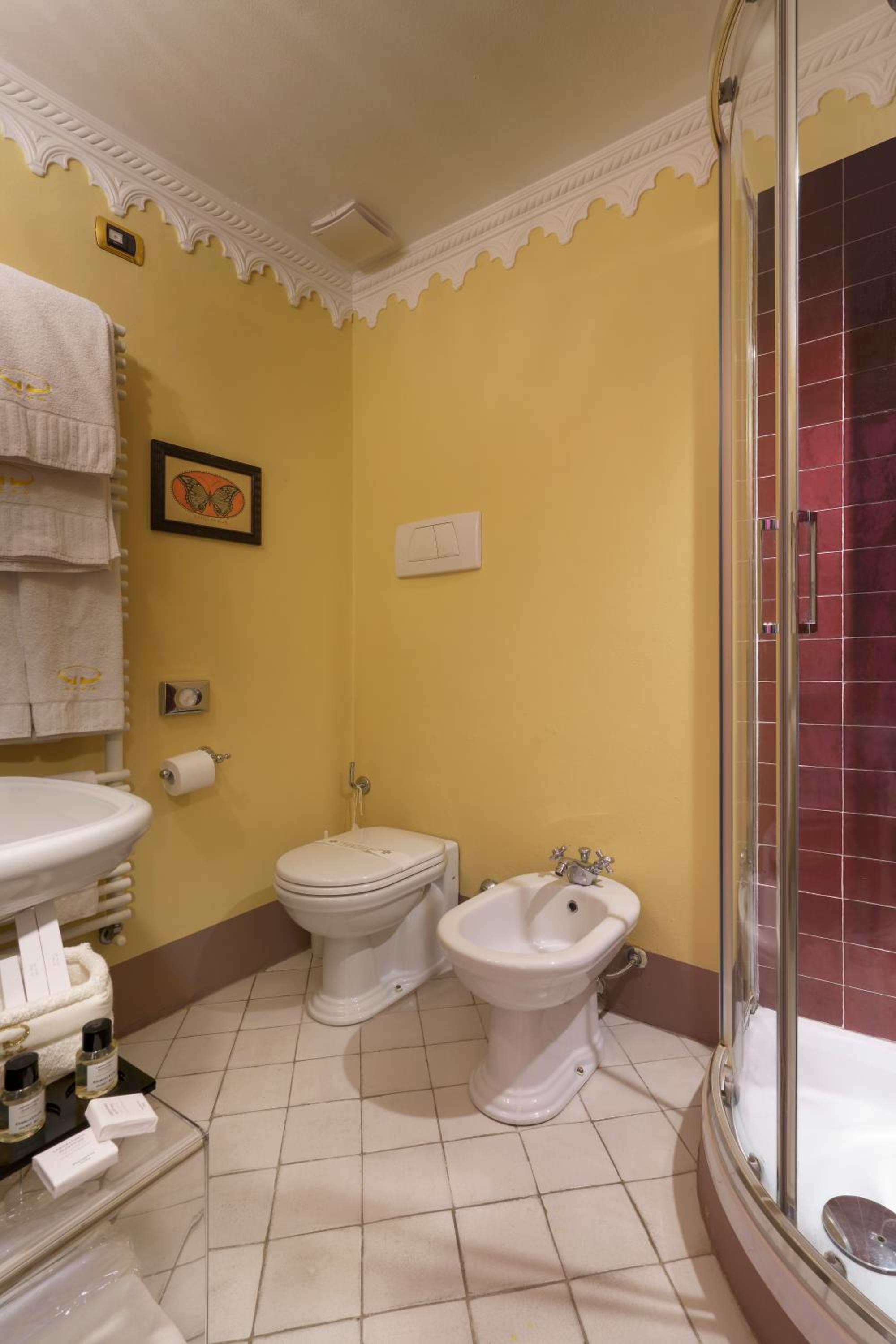 Suite - Photo 5