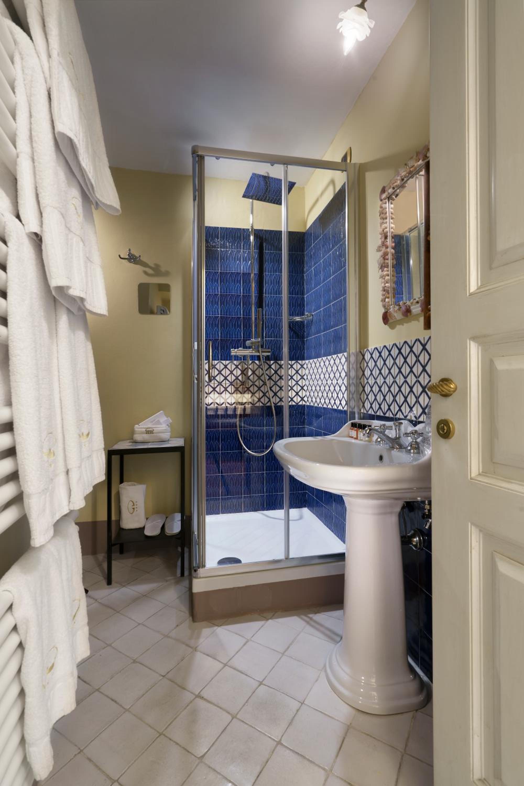 Small Double Room - Photo 6