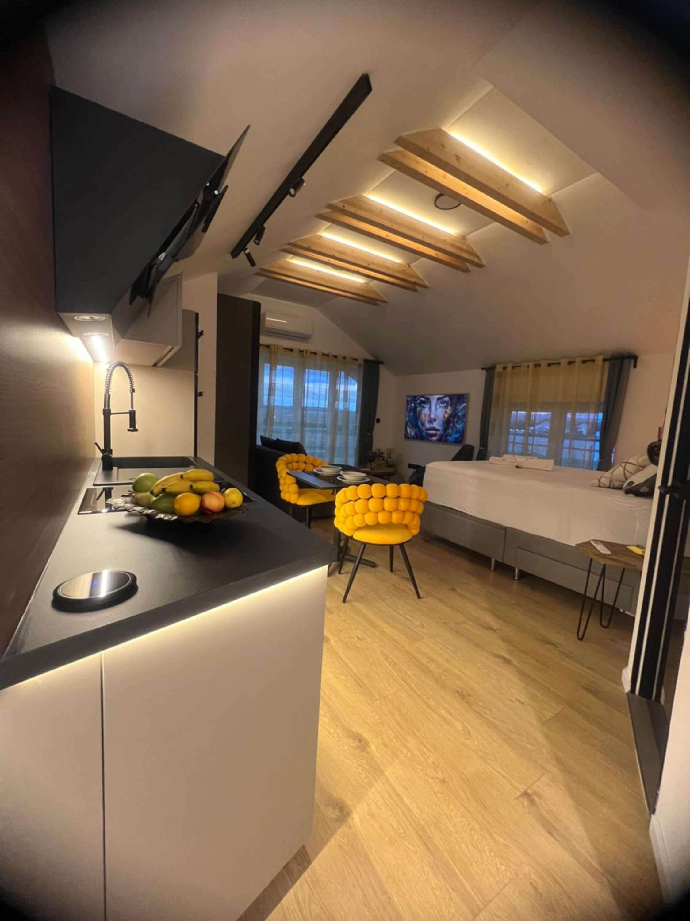 Deluxe King Studio